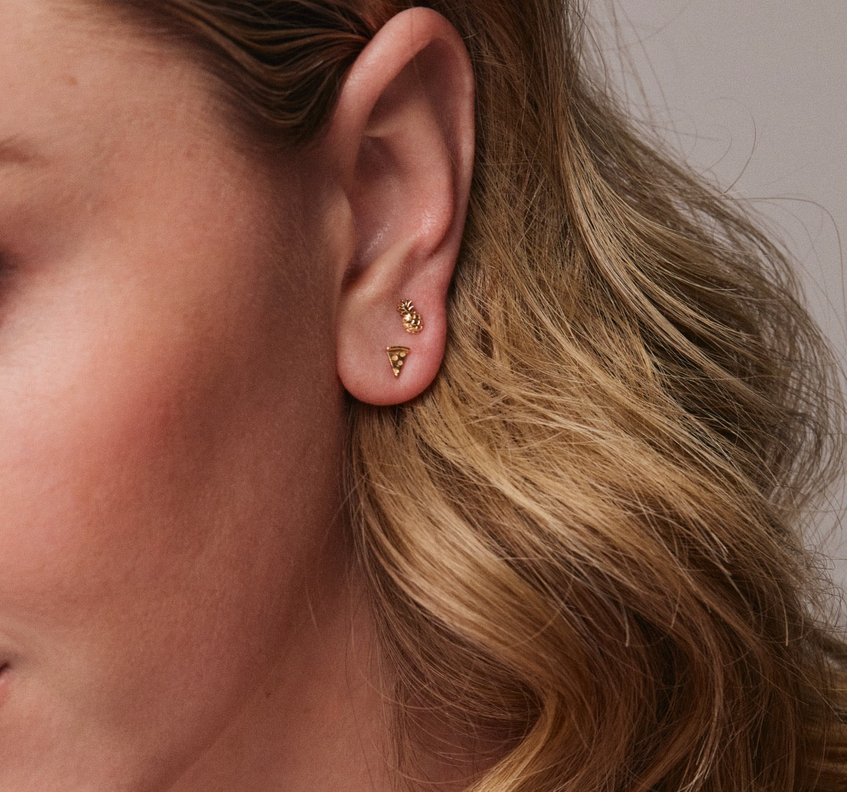 14K Yellow Gold Pizza Stud