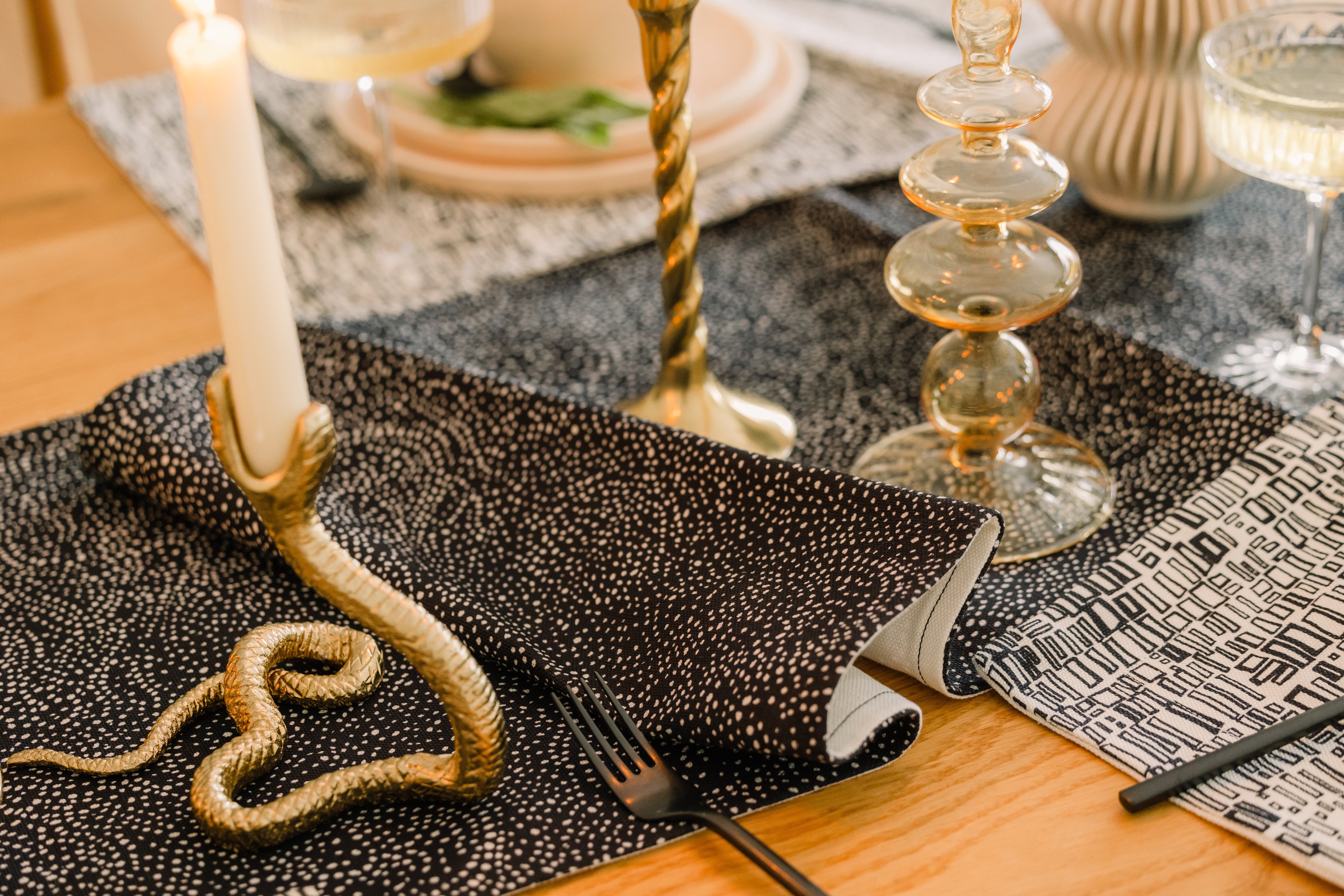 Palizada Table Runner in Constellation - Thumbnail 2