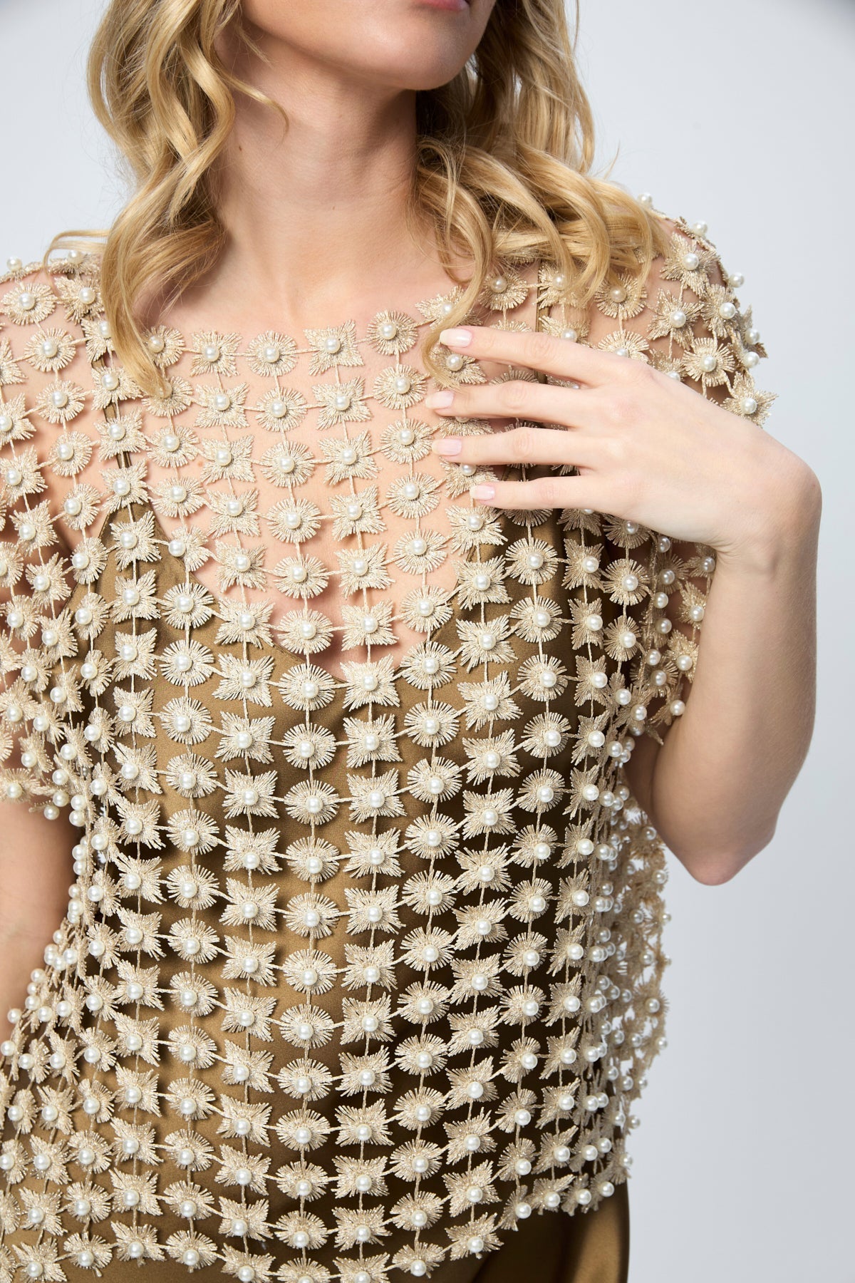 Floral Shell Pearl Capelet - Linen