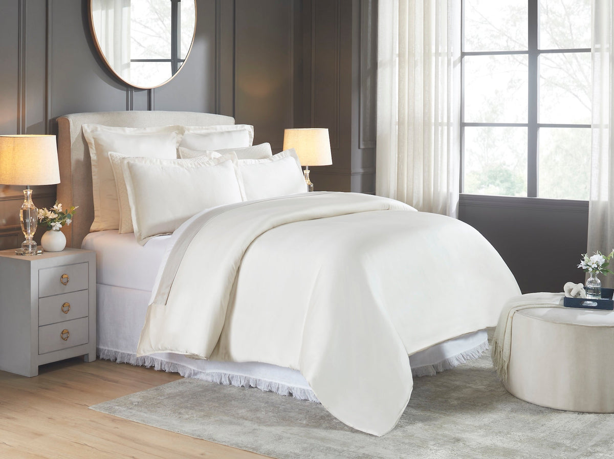 DT-046-10692_2|Elegant cream luxurious soft cotton duvet cover enriching a cozy bedroom, offering sophisticated comfort and timeless style.