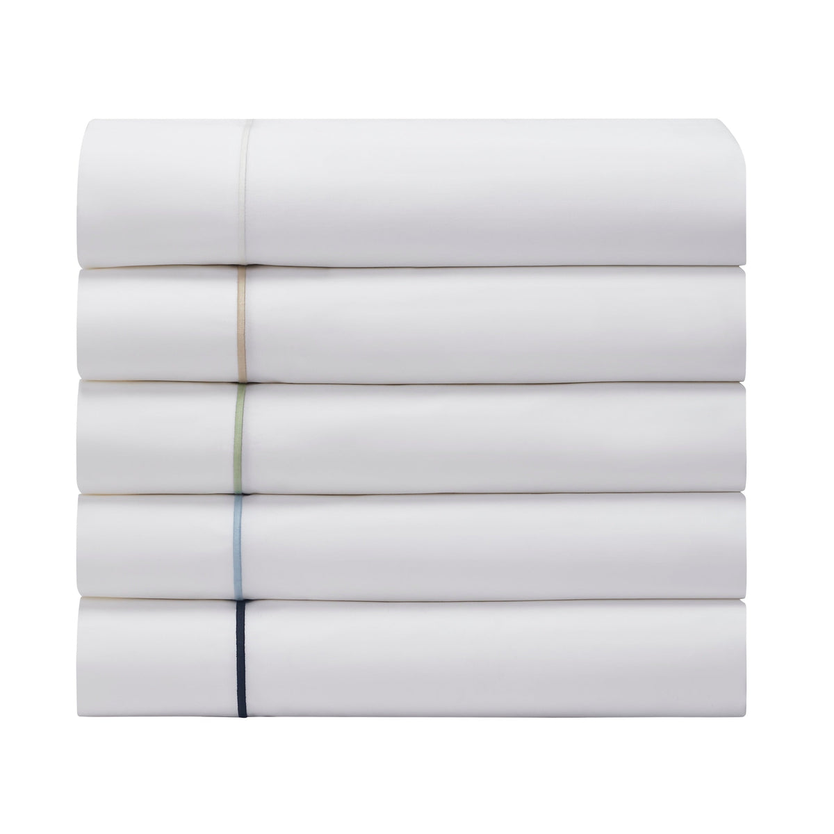 AKP-531-2040_6|Close-up of white 100% cotton sateen weave fabric corner, prominently highlighting a beige piped border detail.