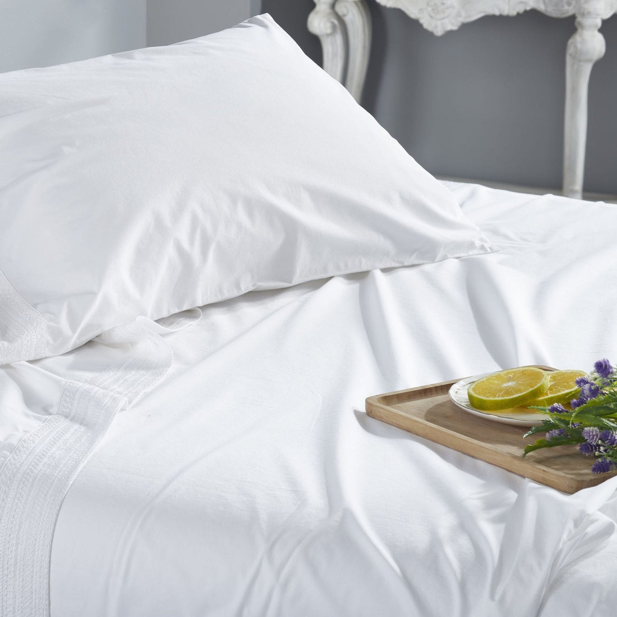 QSS-520-6080_3|Close-up of soft white 100% cotton sheets, highlighting the breathable fabric and crisp, clean aesthetic for your bed.