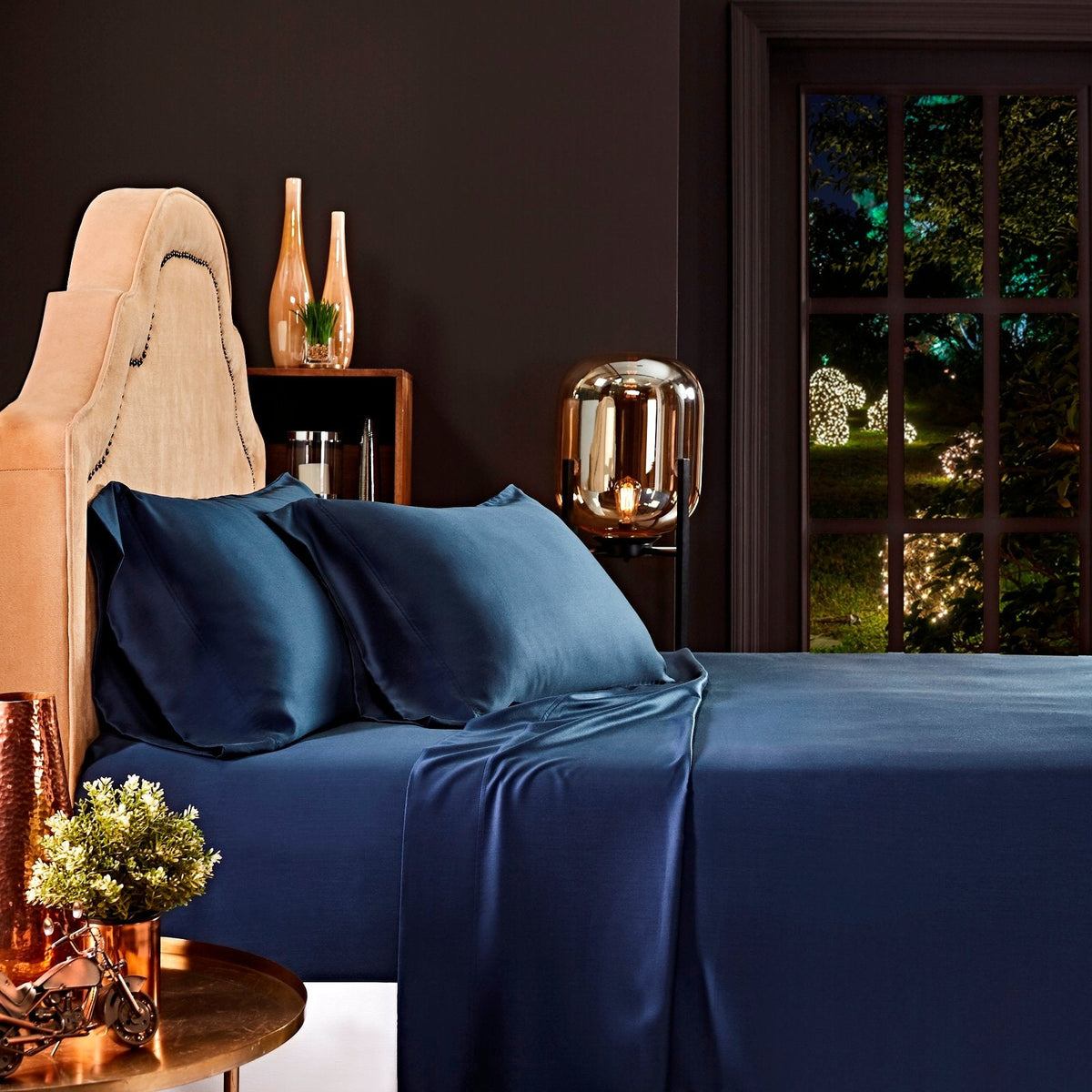 QSS-509-X_1|Luxurious navy blue sheet set, including crisp flat sheet and two matching pillowcases for deep, serene sleep.