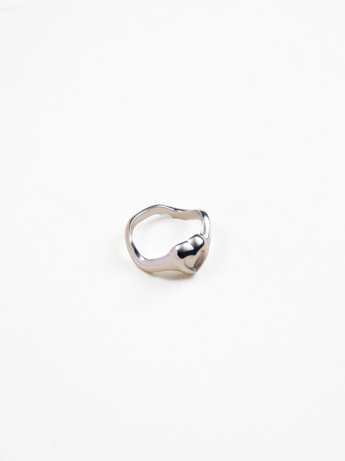 Betsy Heart Ring in 925 recycled sterling silver, view 3