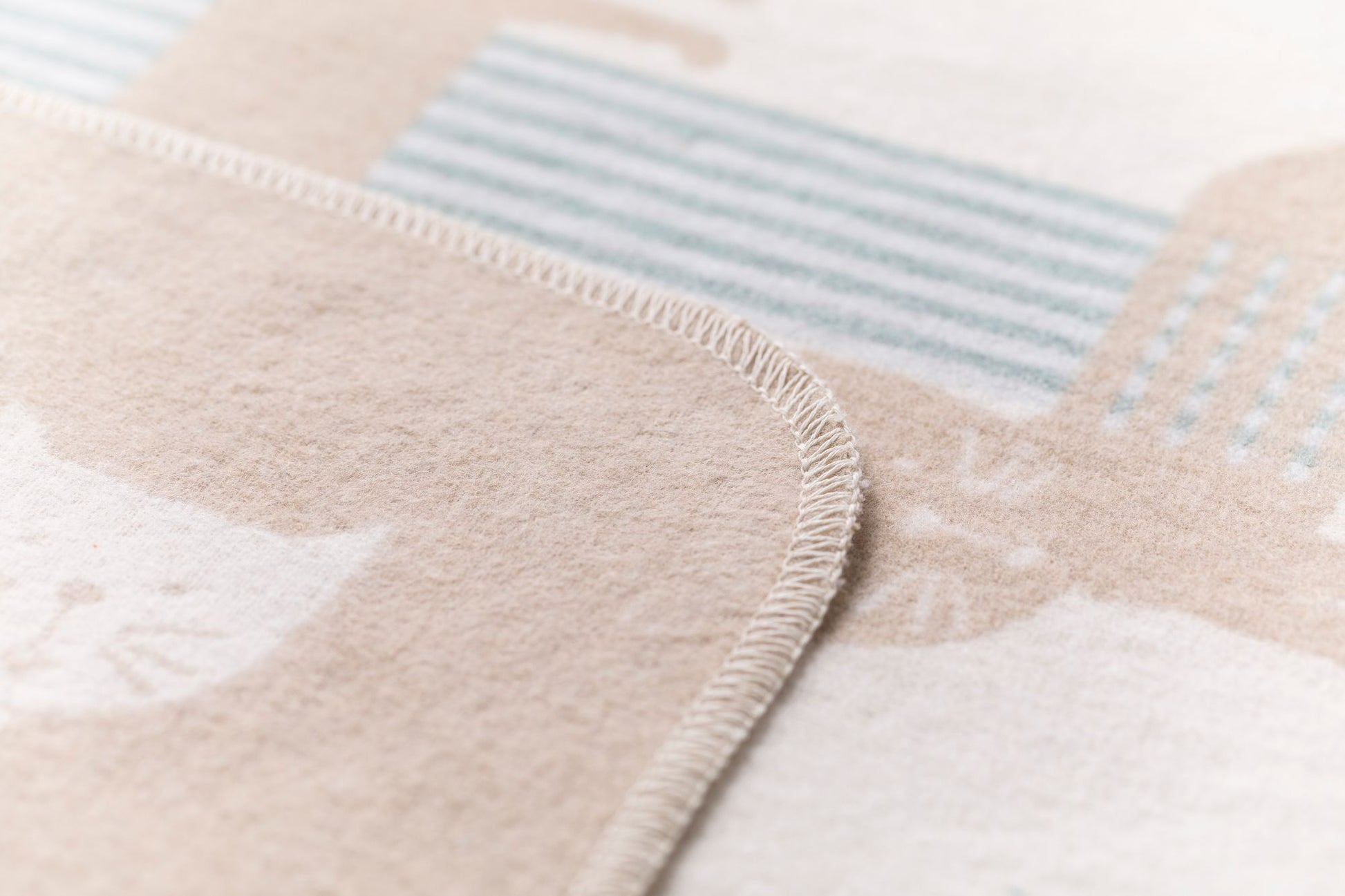 JUWEL baby blanket "cats allover" in . Blanket made by David Fussenegger , a family-run mill in Austria.