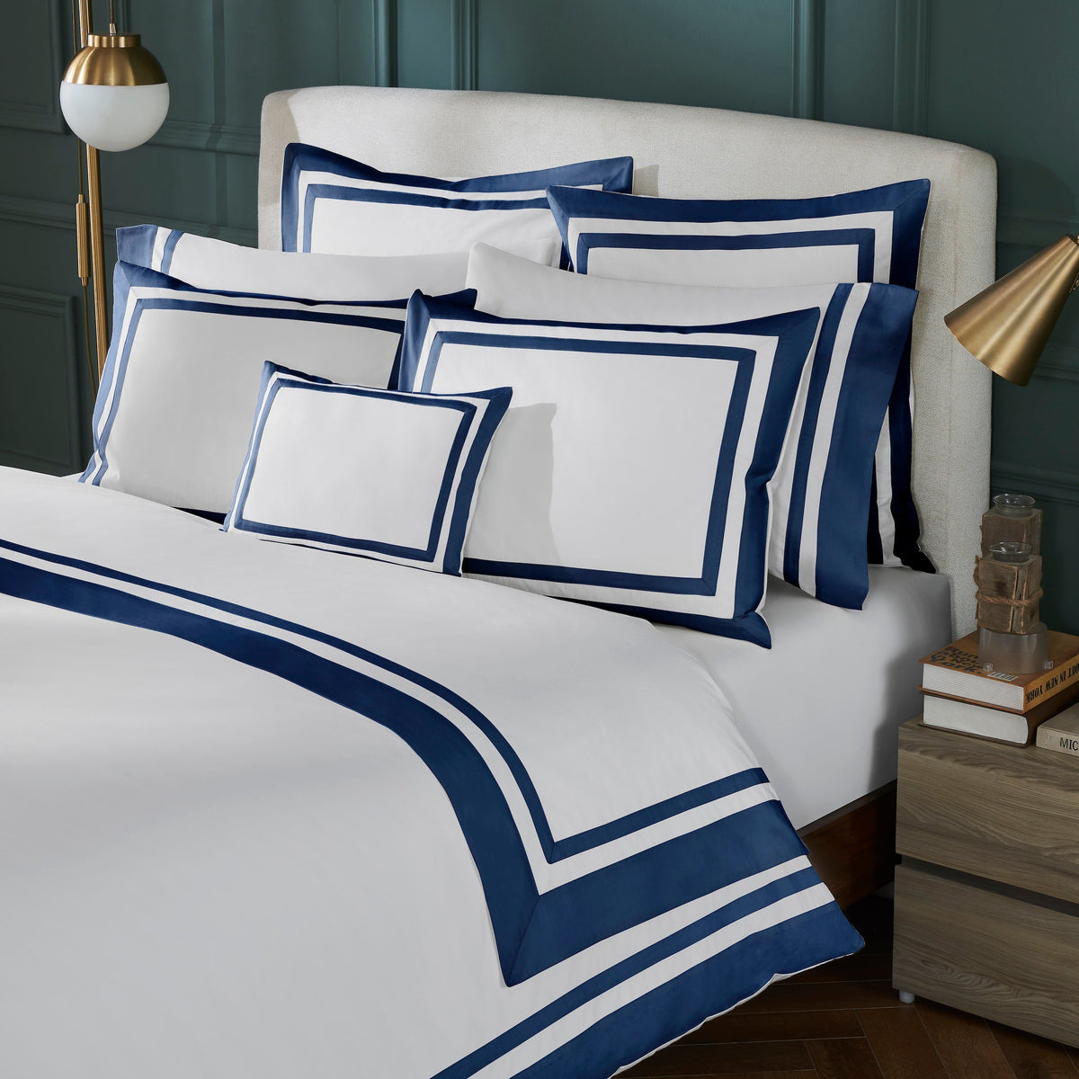 DT-063-9092_6|Detailed close-up of white duvet cover corner with elegant light blue border design, luxury hotel bedding.