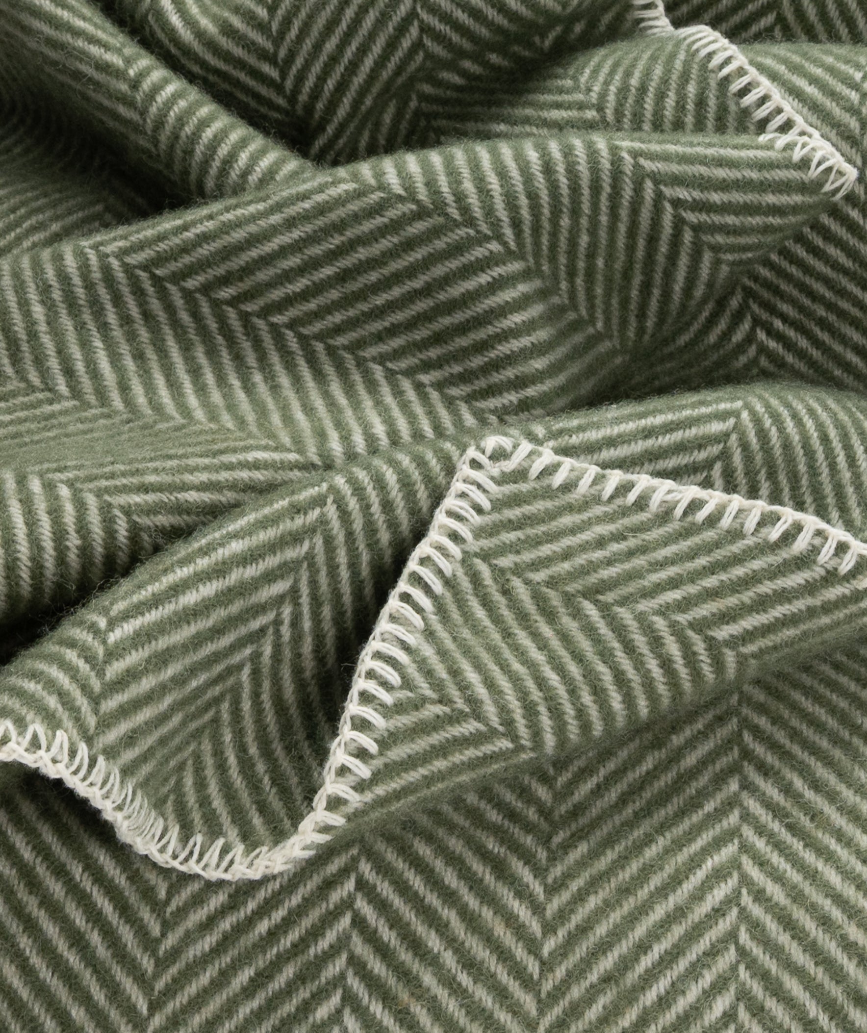 Highland Tweeds BIG Throw ~ Evergreen Herringbone ~-Throws and Blankets-[bar code]-Prince of Scots