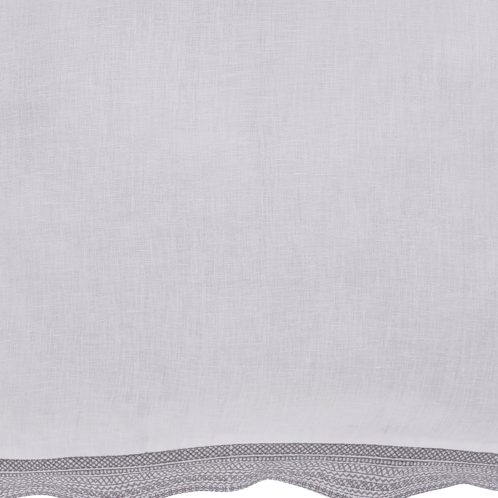 DT-010-10692_3|Soft light grey linen duvet cover featuring an intricate geometric grey patterned border, providing elegant comfort.