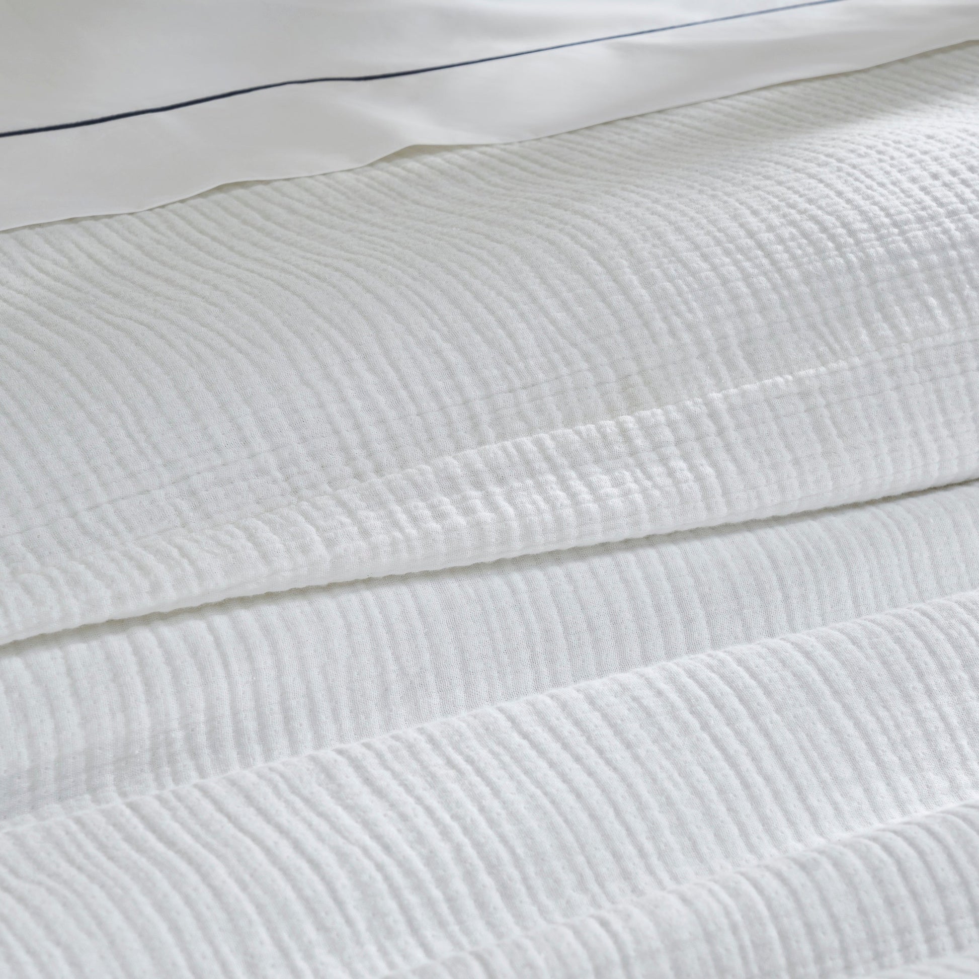 DT-048-9092_7|Detailed view of the pure white crinkled muslin cotton duvet cover, highlighting its soft and breathable texture.
