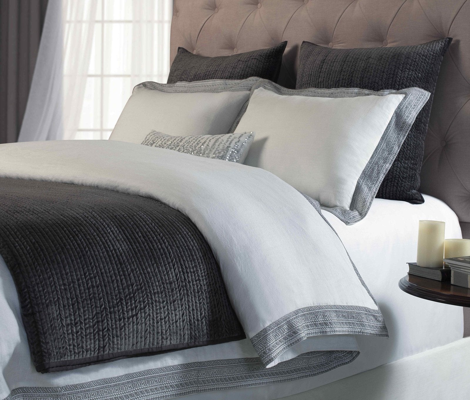 DT-010-9092_2|Elegant white linen duvet cover with a distinctive grey patterned border, ideal for a sophisticated modern bedroom setup.