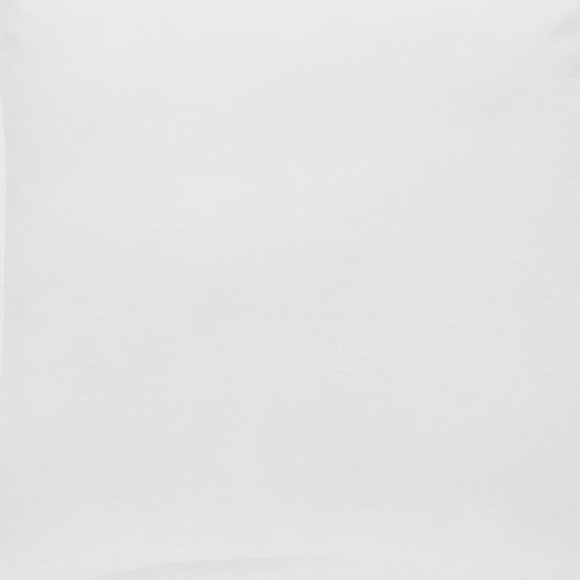 KS-023-2036_2|Close-up of crisp white pure cotton duvet cover, offering clean lines for a fresh, comfortable, and inviting bed.