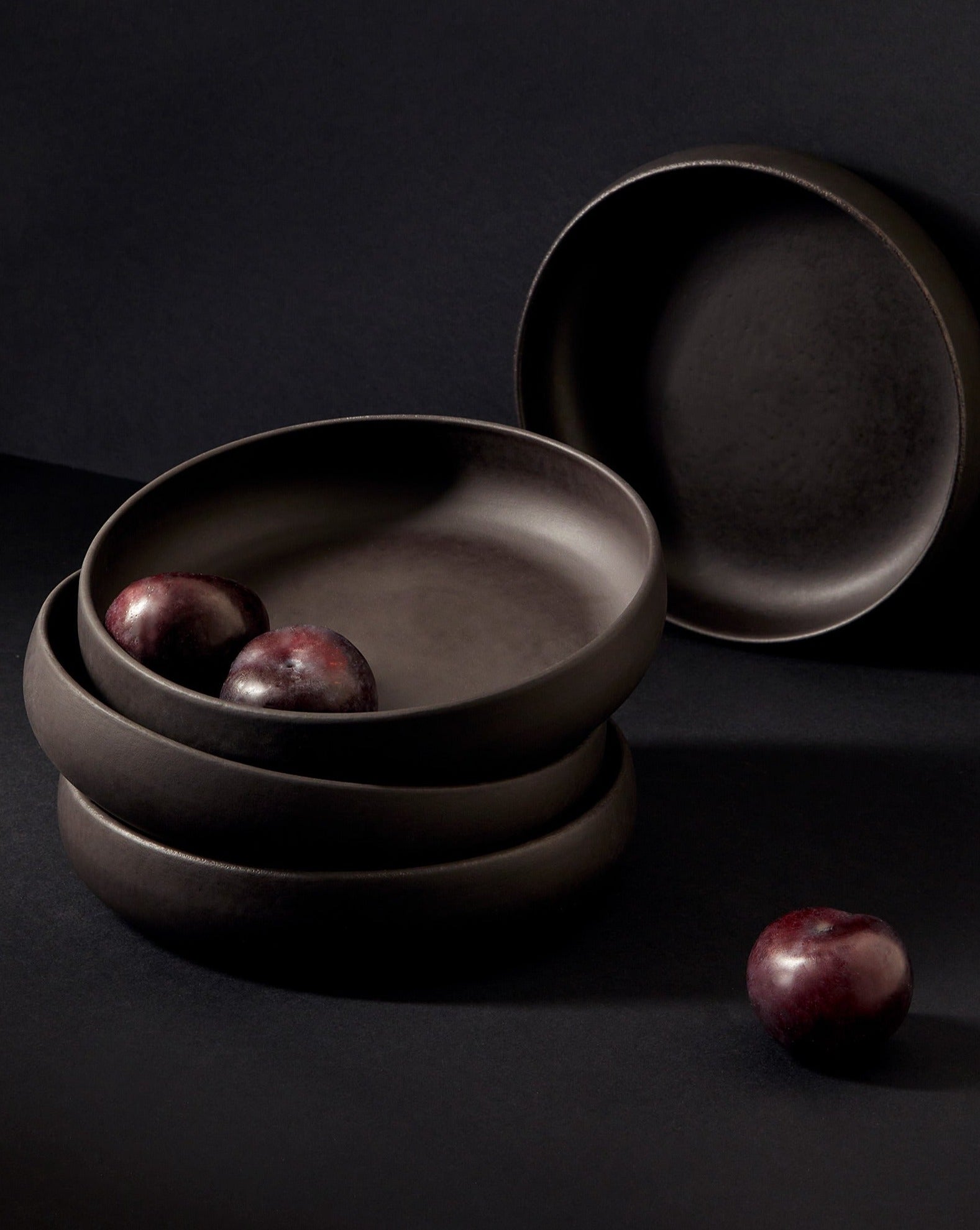 handmade, artisan made, matte black, matte finish, bowl, dinner bowl, soup bowl, bol à diner, bol à soupe, salad bowl, noir mat, artisan made, fait à la main, arisanal, intemporel, design, youlha, gharyan stoneware, ethically made, ethique, fair trade, commerce équitable