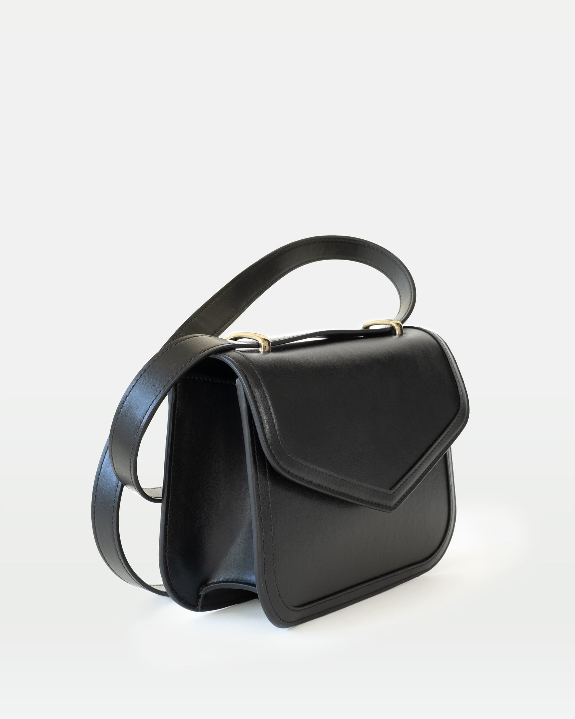 Maya crossbody in black Mirum#color_black