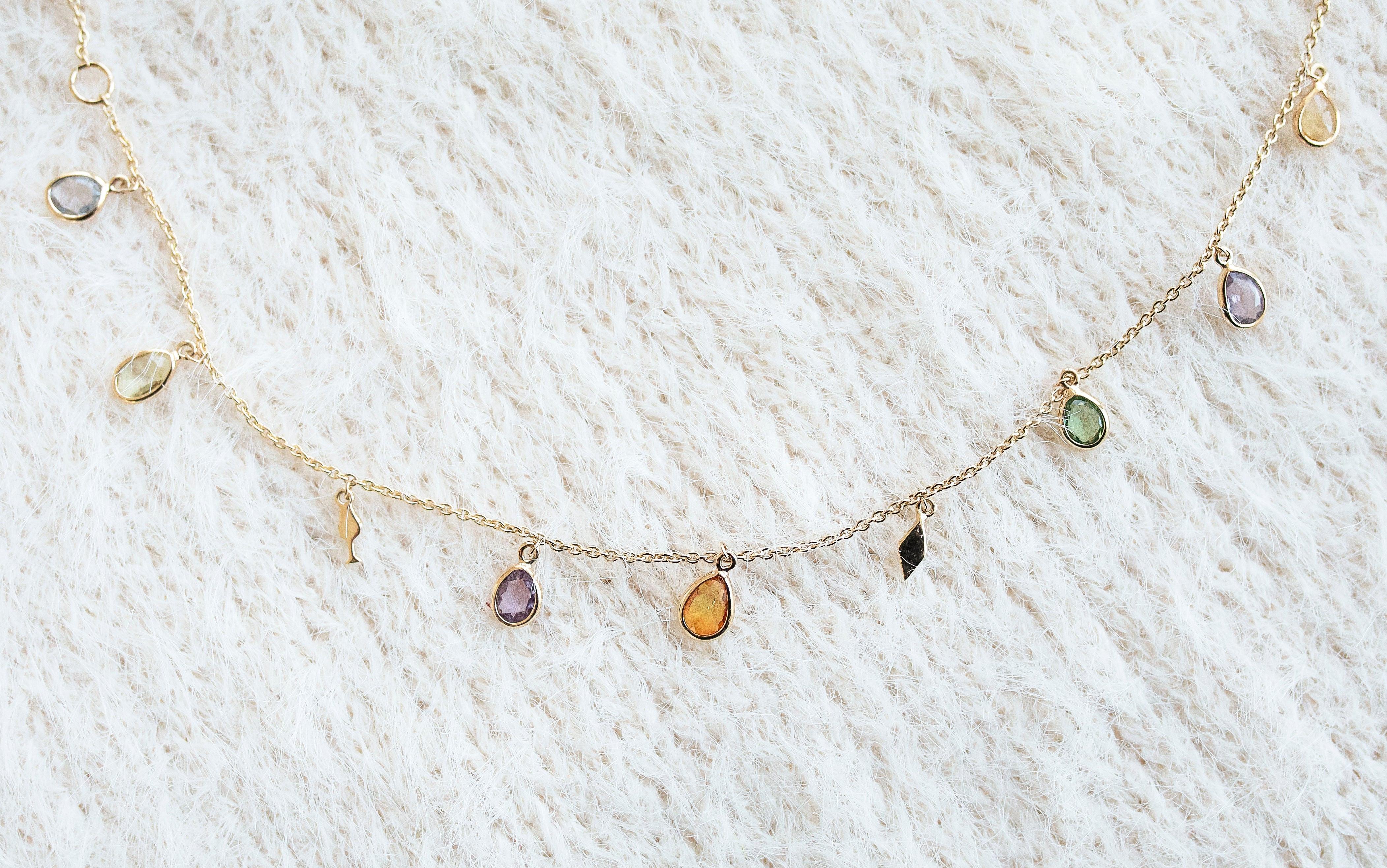 Zuvan Bracelet minimal everyday fine jewelry in solid gold and sterling 925 silver with natural gemstones.