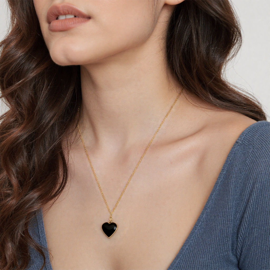 Single Hearted Girl Black Heart Pendant Necklace Magnetic Clasp