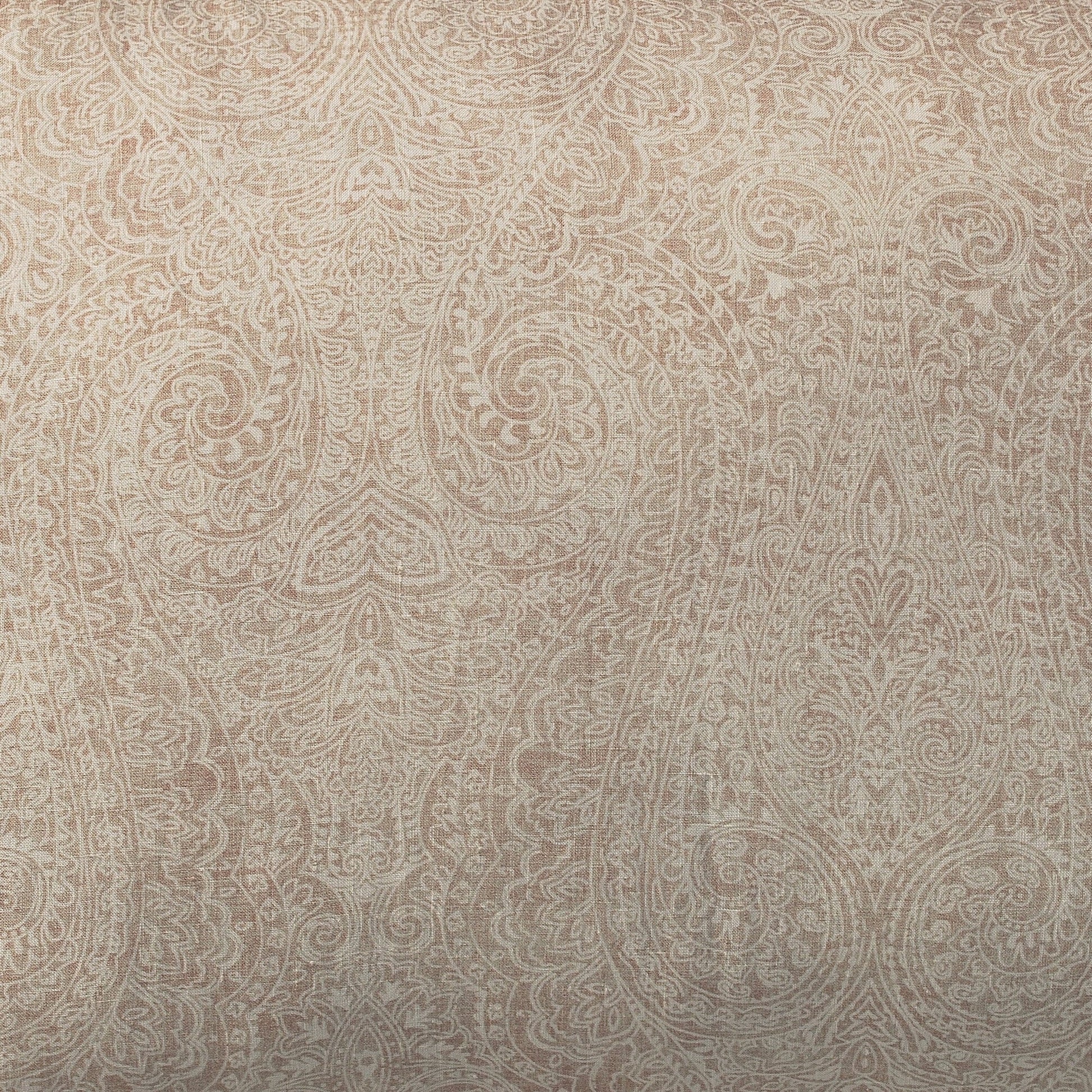 DT-012-9092_2|Detailed close-up of a luxurious beige paisley patterned duvet cover fabric, showcasing elegant, intricate design.