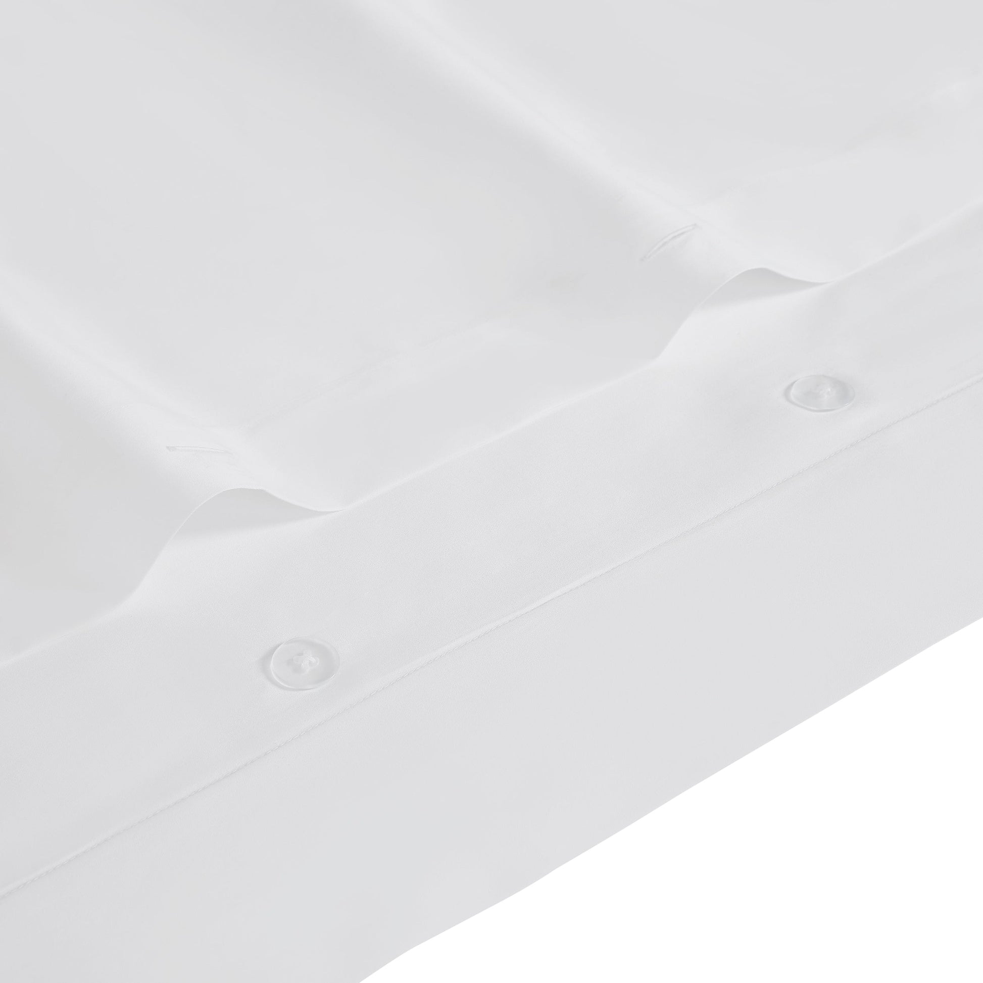 DT-065-10692_4|Close-up of a premium white duvet cover featuring elegant button closures, highlighting its smooth, high-quality fabric.