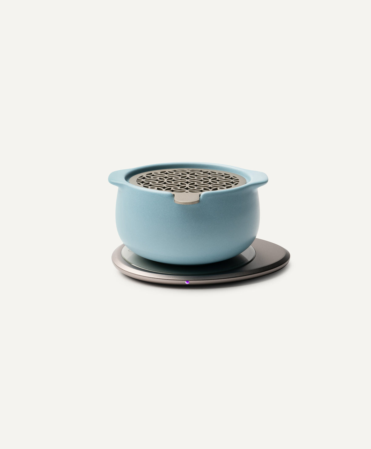 Jun Self-Heating Ceramic Diffuser 5 fl oz / 150 mL in Moonmist Blue with lid on Ohom Pad 3