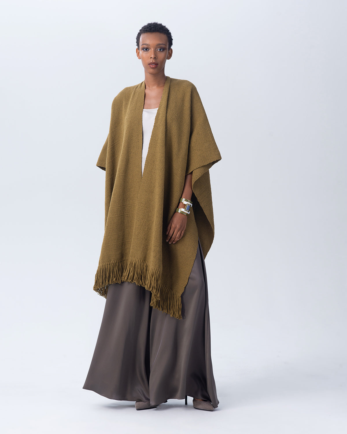 Model wearing an olive cotton duna fringe duster poncho