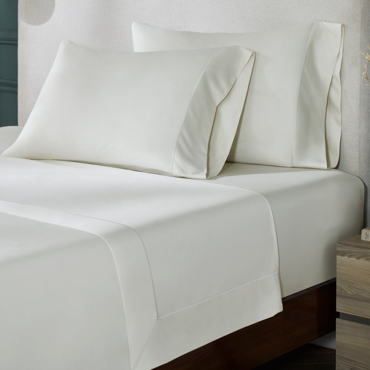 TFT-545-3975_3|Off-white 100% cotton sheet set, including a flat sheet and two pillowcases with a smooth weave and subtle border trim.