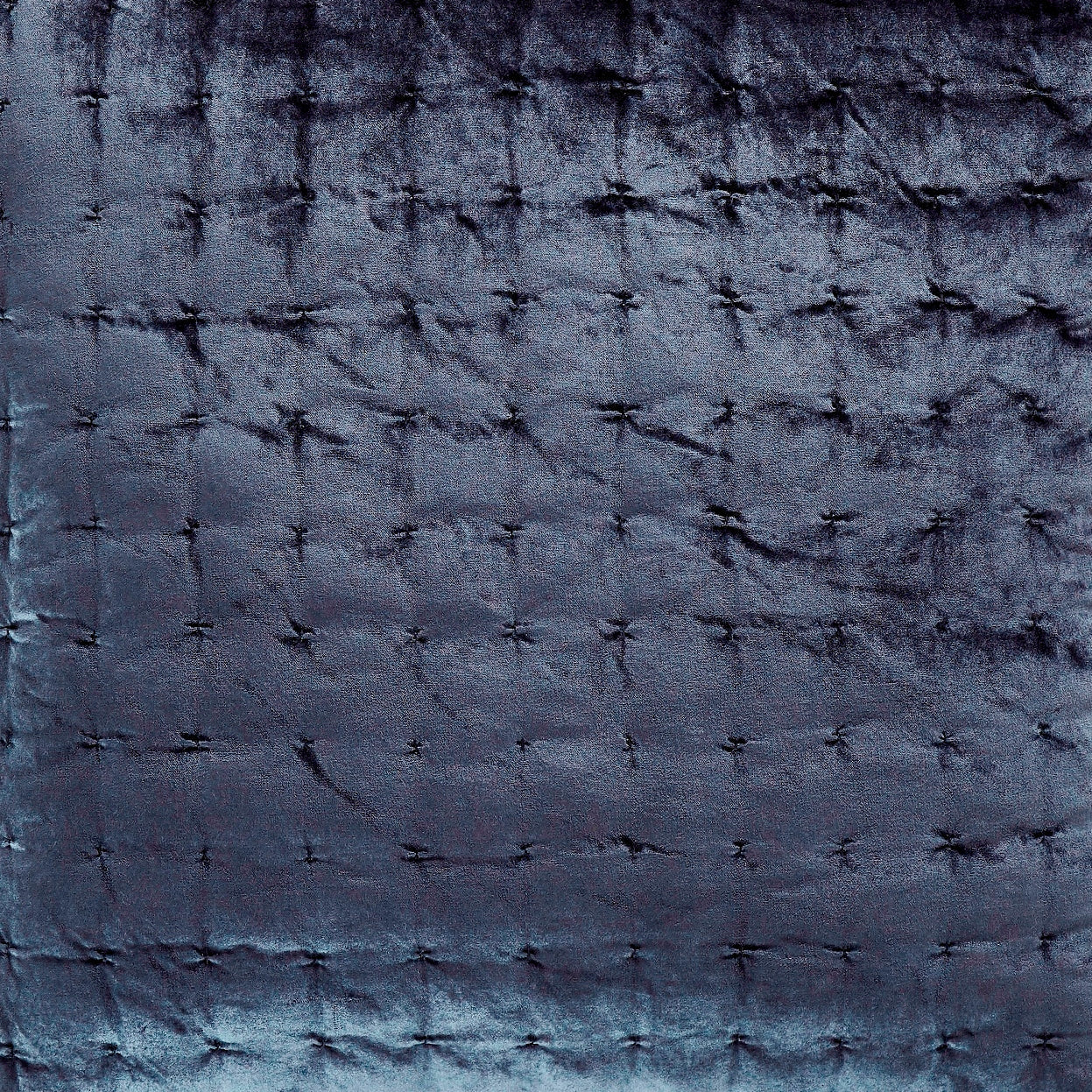 SS-313-2026-LOT1_2|Close-up of deep charcoal gray quilted velvet fabric, showcasing luxurious texture and detailed stitching. Ideal for bedding.