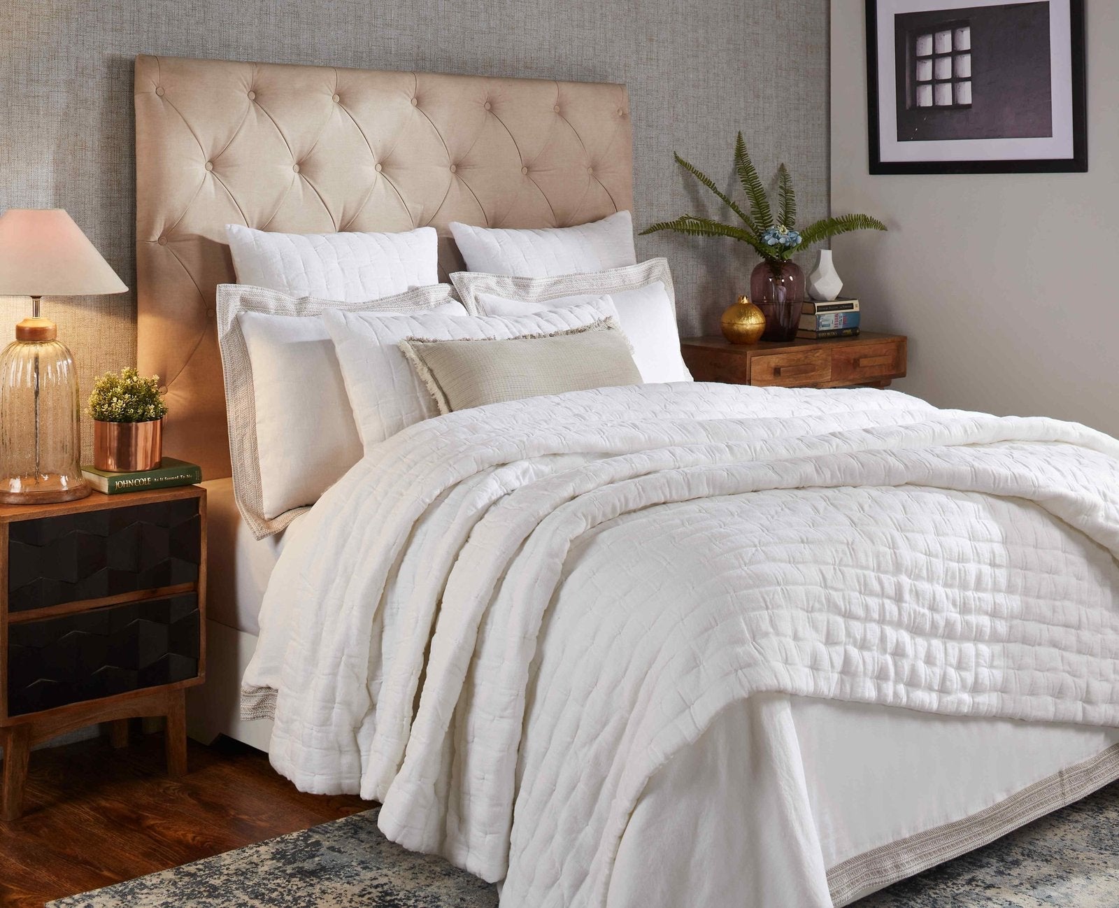 QT-319-9496_5|Elegant white square-quilted quilt set offering timeless sophistication and supreme comfort for a luxurious and inviting bedroom retreat.