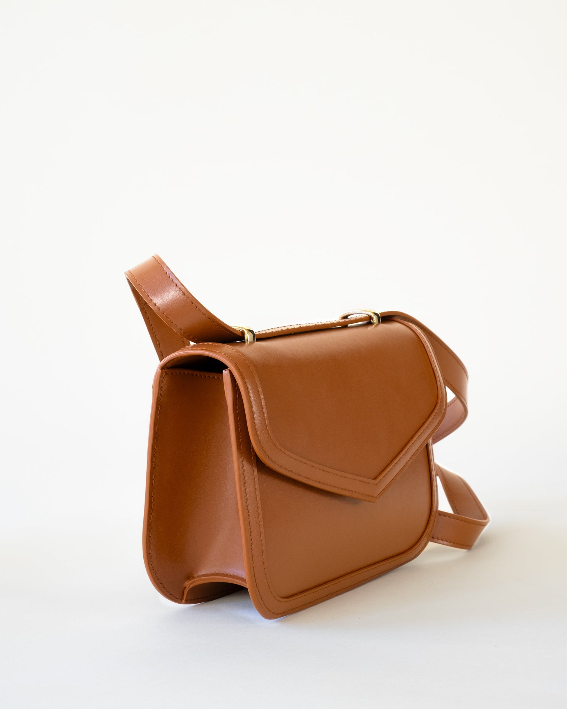 Maya crossbody in brown Mirum#color_brown-saddle