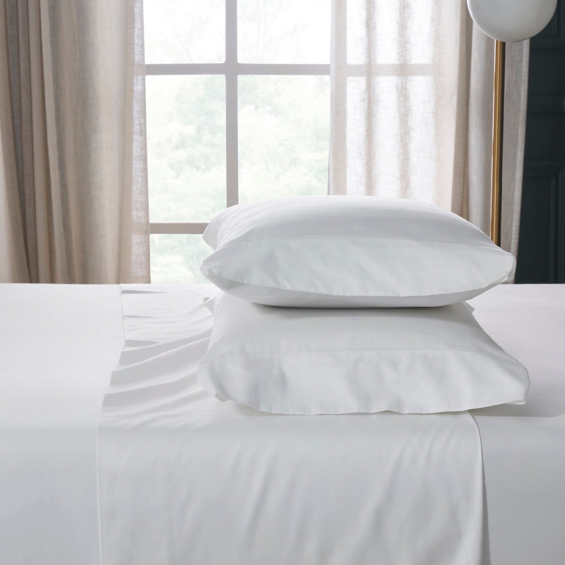 QSS-547-6080_2|Stack of pure white 100% cotton sheets and two soft pillowcases, highlighting premium, breathable bed linens.