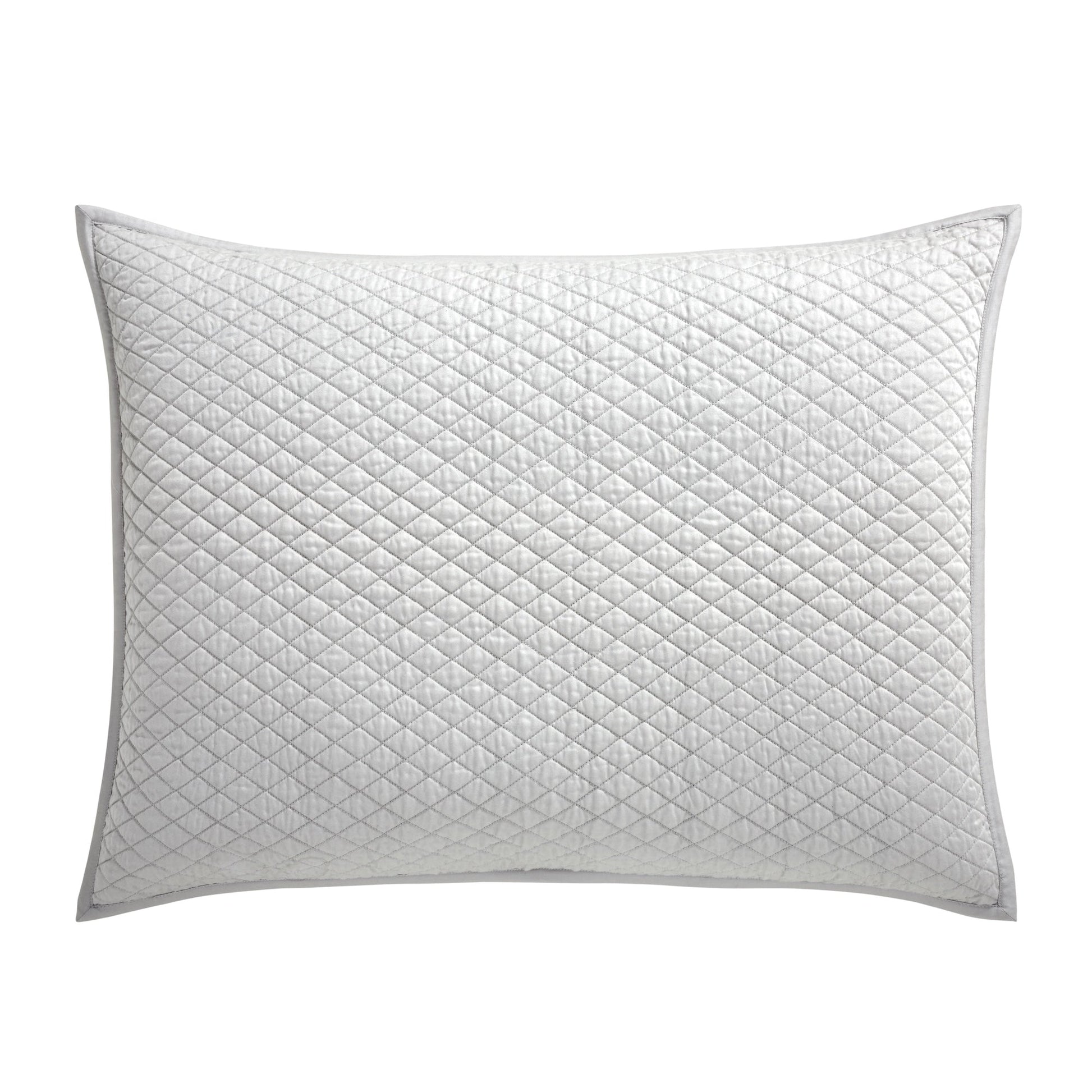 SS-266-2026_1|Light grey quilted coverlet with classic diamond pattern. Chic, modern bedding for an elegant bedroom, ensuring comfort.