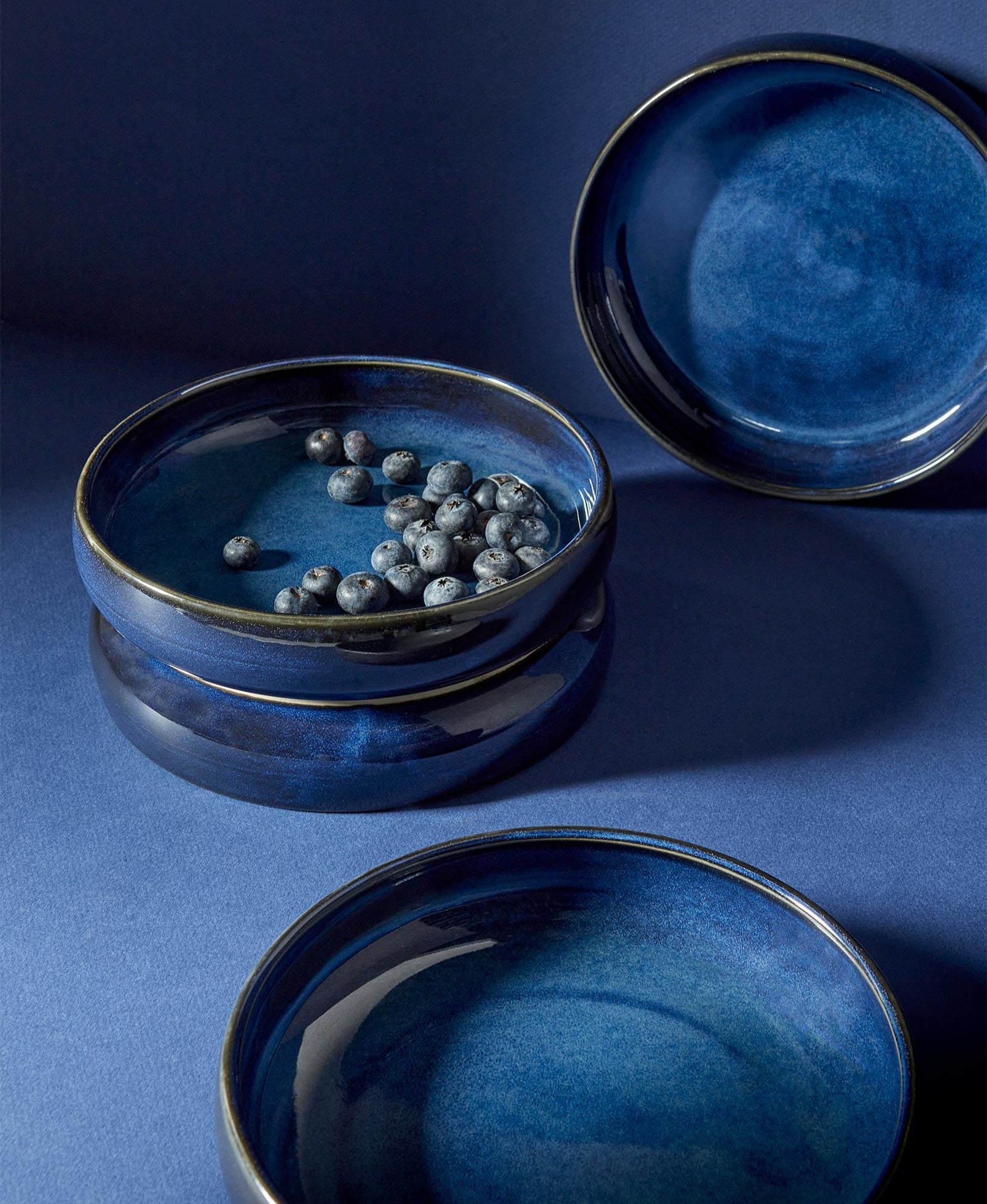 handmade, artisan made, matte WHITE, matte finish, plate, dinner plate, pasta plate, salad plate, assiette à diner, assiette à pate, salad plate, blanc mat, artisan made fait à la main, arisanal, intemporel, design, EDAN, gharyan stoneware, ethically made, ethique, fair trade, commerce équitabledinnerware, service de vaisselle, dinner set, dinnerware set, le gourmand, ensemble de vaissellelle
