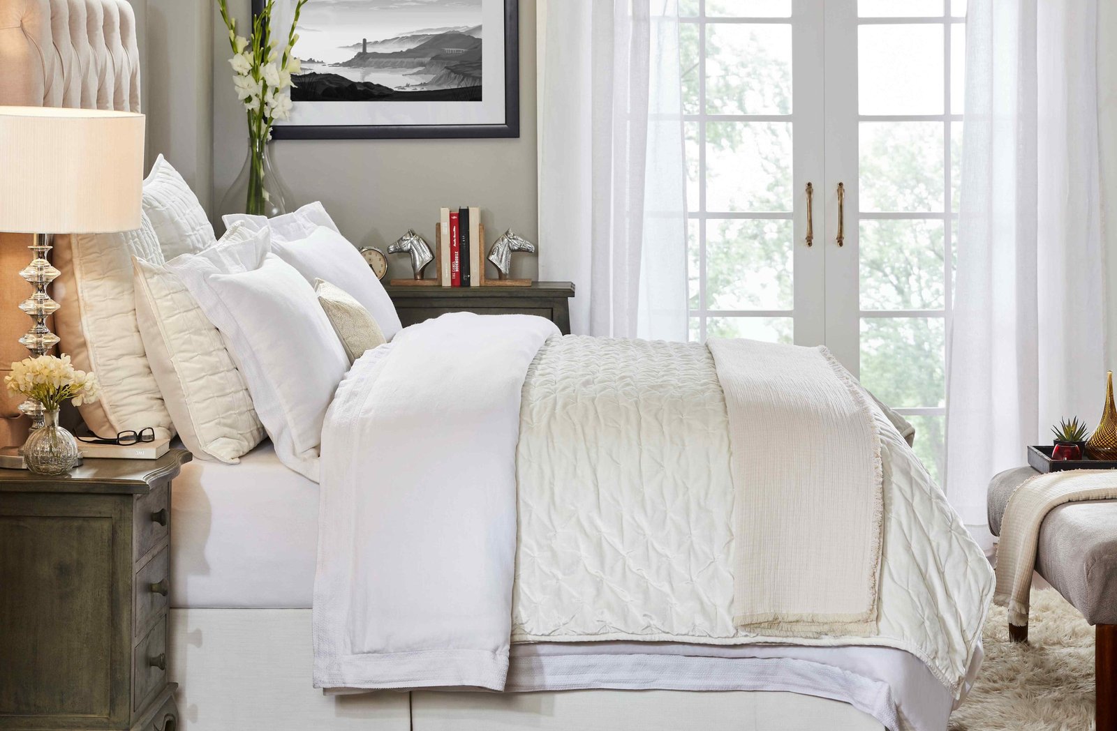 DT-015-10692_1|Pristine white linen duvet cover providing a clean, minimalist aesthetic and comfortable sleep experience for bedrooms.