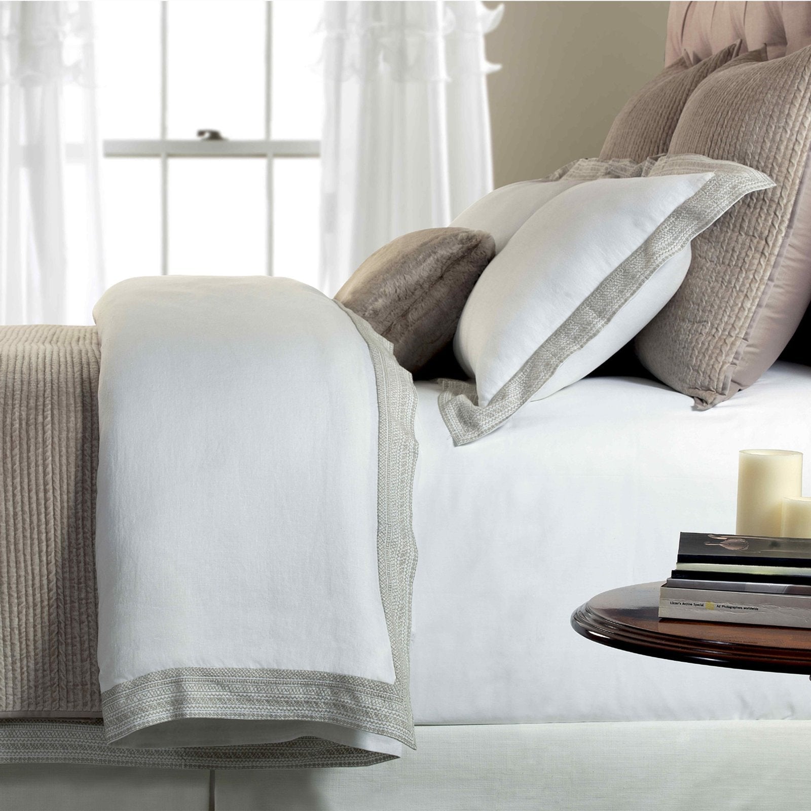 DT-009-10692_2|Crisp white linen duvet cover featuring a stylish textured beige-grey border trim, perfect for modern elegant bedrooms.