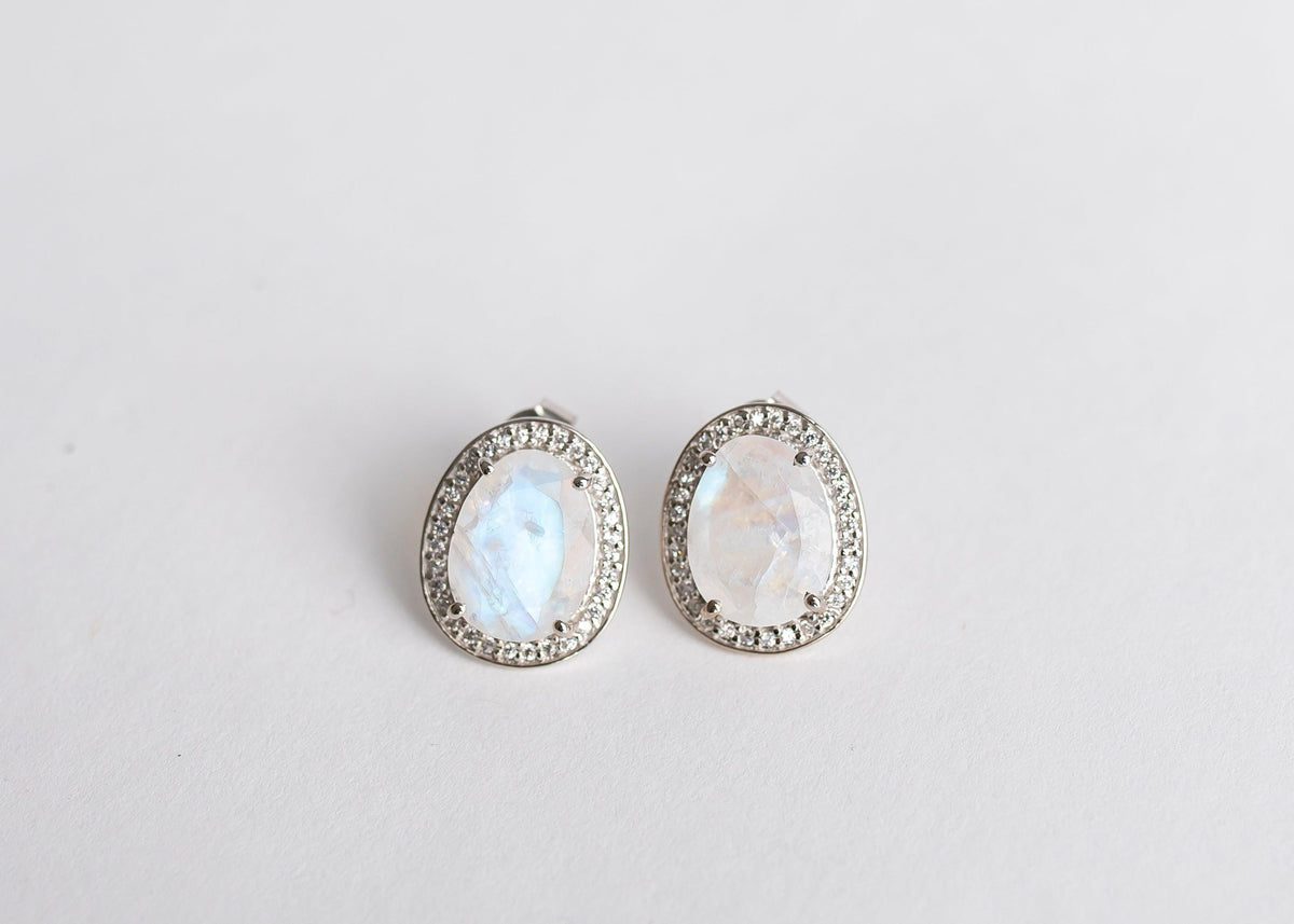 Moonstone Stud minimal everyday fine jewelry in solid gold and sterling 925 silver with natural gemstones.