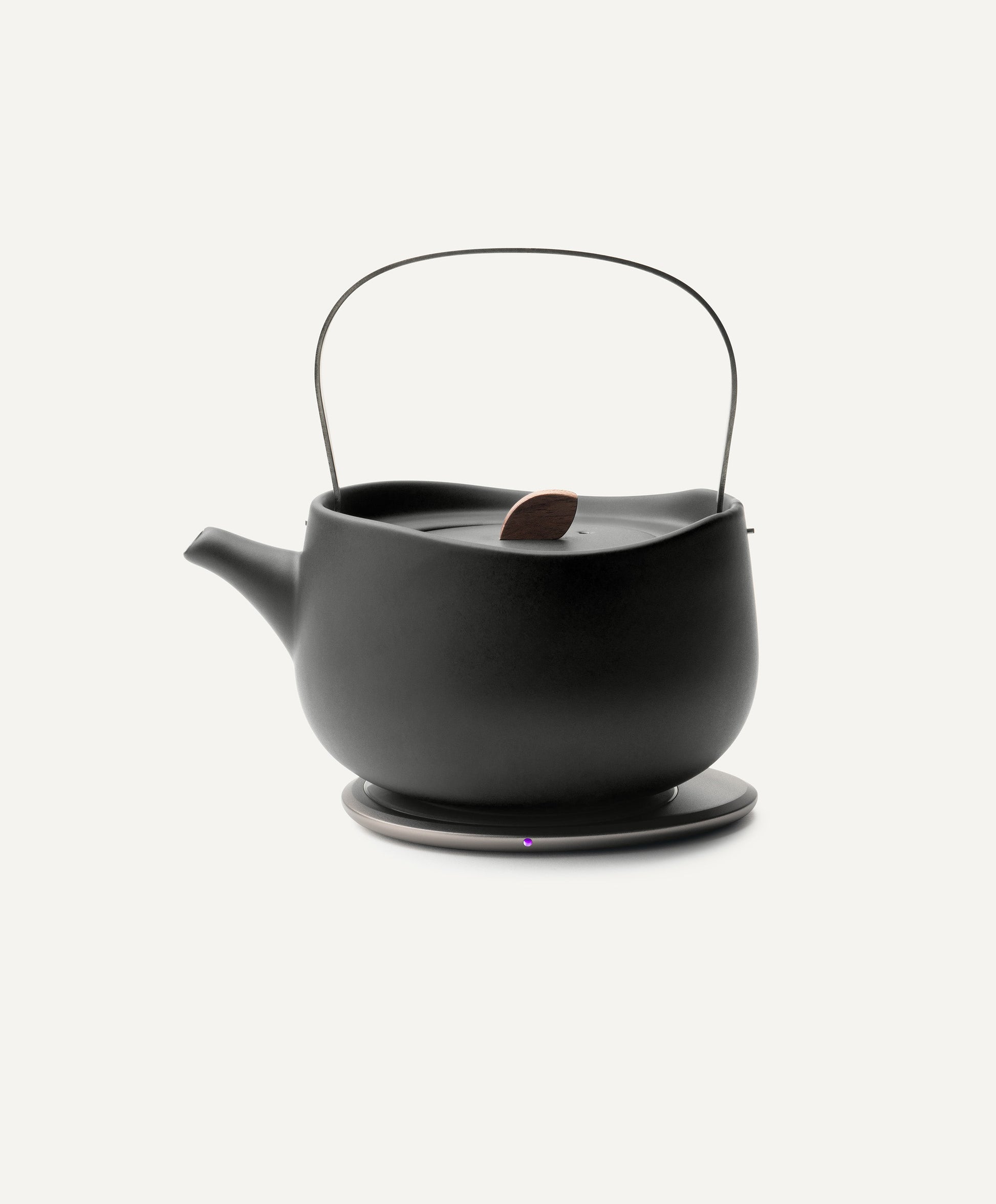 Leiph Self-Heating Ceramic Teapot Set 20 fl oz / 600 mL in Inkstone Black on Ohom Charging Pad 3