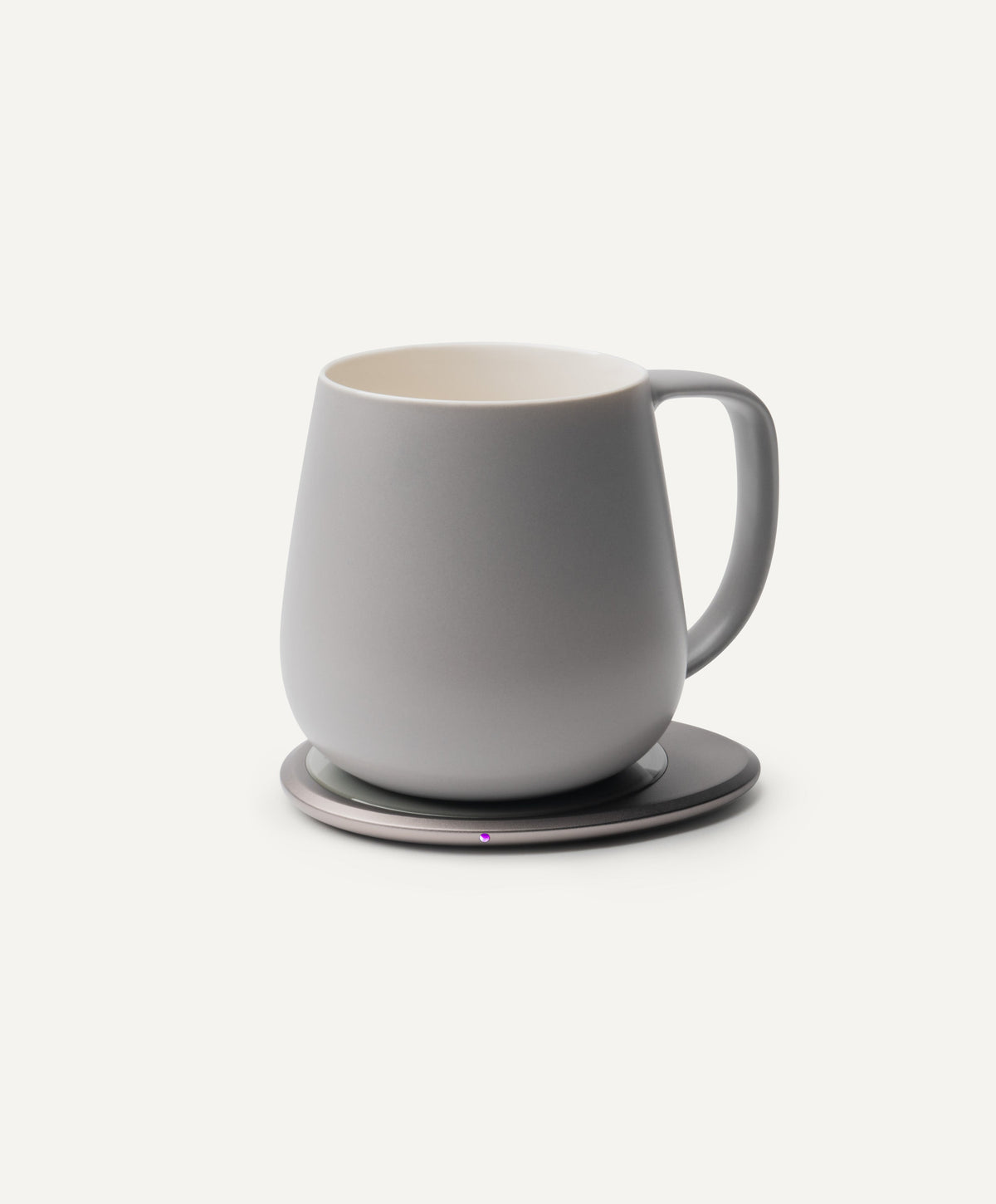 Ui+ Self-Heating Ceramic Mug 18 fl oz / 532 mL in Soft Gray on Ohom Charging Pad 3