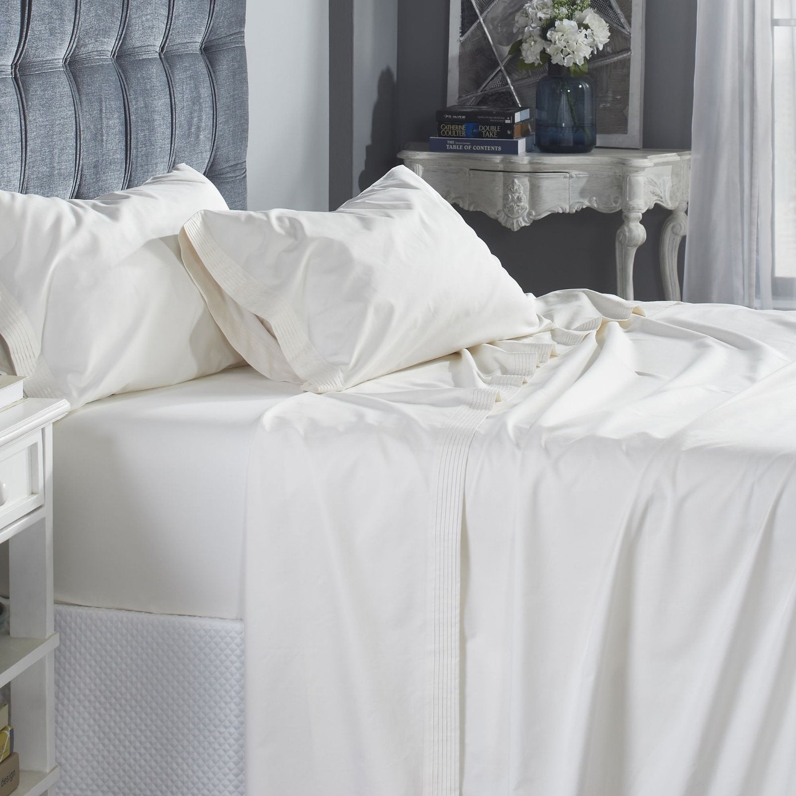 KSS-522-7880_4|Luxurious cream 100% cotton sheets with sophisticated vertical pleat detailing, enhancing modern bedroom style.