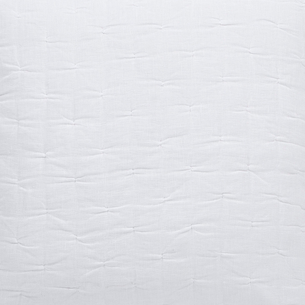 SS-319-2026_2|Close-up of white quilted material with subtle stitched pattern. Soft, elegant, and classic quilt fabric detail for bedding.