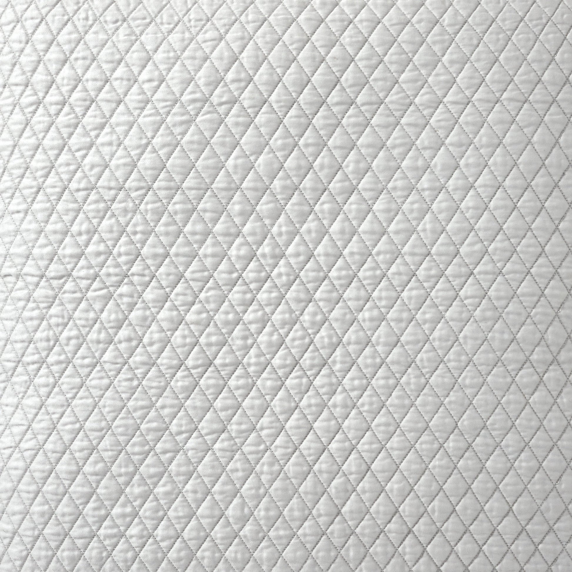 ES-266A-2626_2|Classic white diamond quilted coverlet. Timeless, soft bedding with a traditional pattern, perfect for elegant bedroom design.