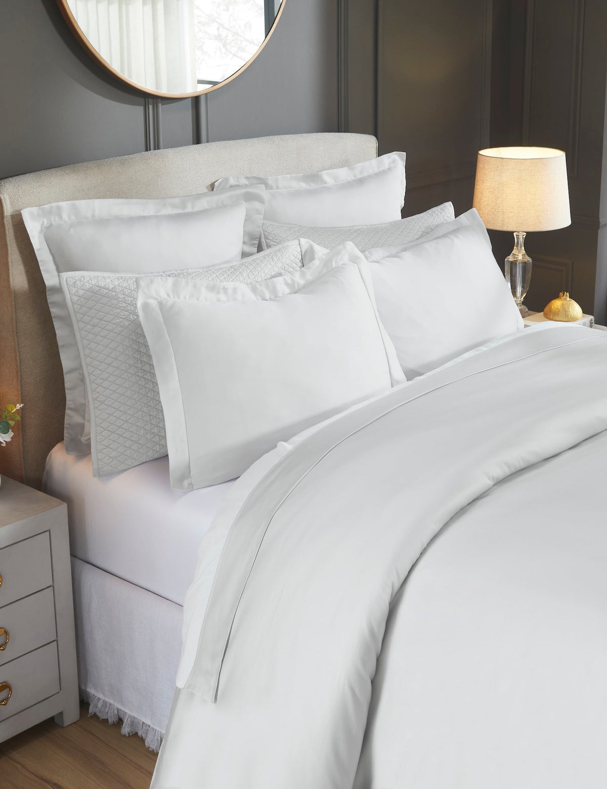DT-047-9092_3|Pristine white duvet cover with crisp detailing and coordinated shams, adding a fresh, clean look to the bedroom.