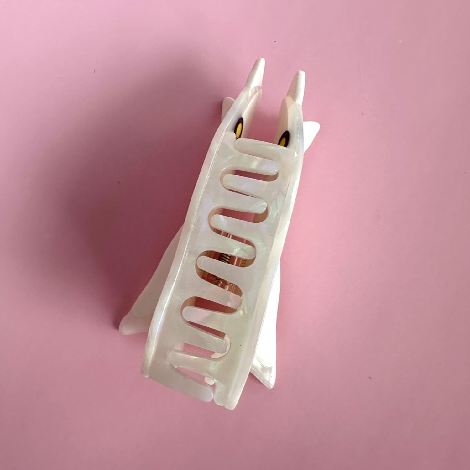 Halloween Ghost Cat  Hair Claw for the best spooky times. Handmade on cellulose acetate, with splice technique, exquisite miniature details and crystals, that are tied directly to its value and make them unique and special. 