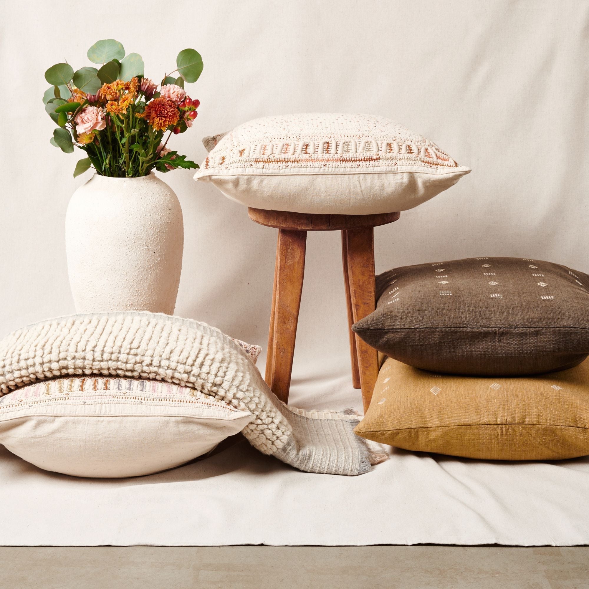 Dahli Coral Hand Woven Hand Embroidered Artisanal Pillow - Thumbnail 4