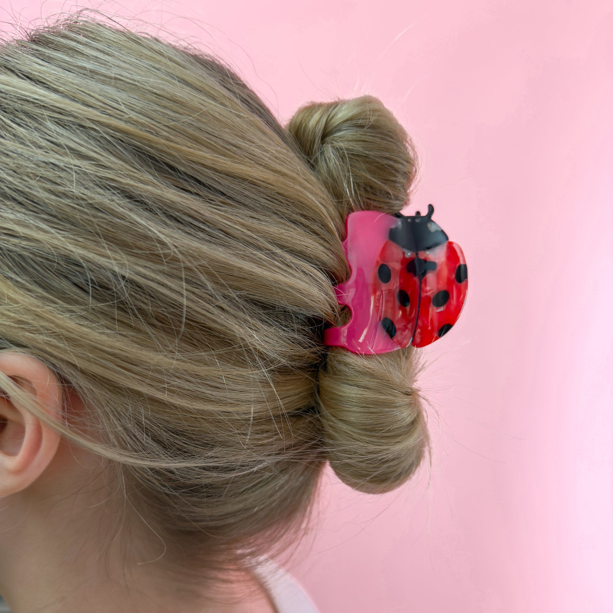Red and Pink ladybug hair claw, cellulose acetate from centinelle. Handmade on cellulose acetate, with splice technique, exquisite miniature details and crystals, that are tied directly to its value and make them unique and special. 