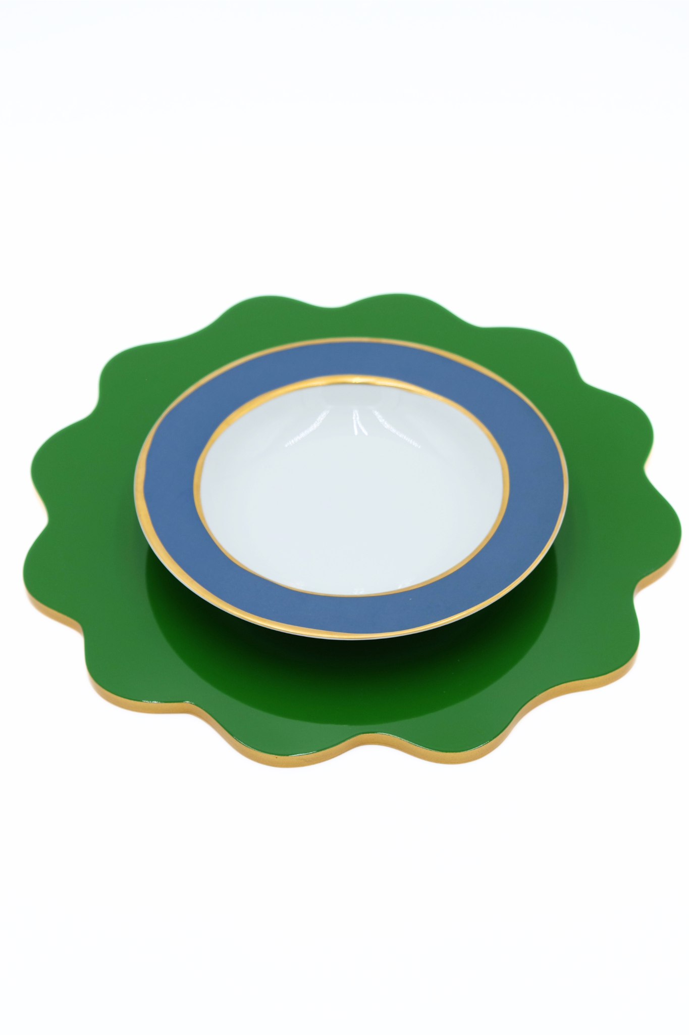 Garden green scalloped placemat set with blue-rimmed plate from Inner Child