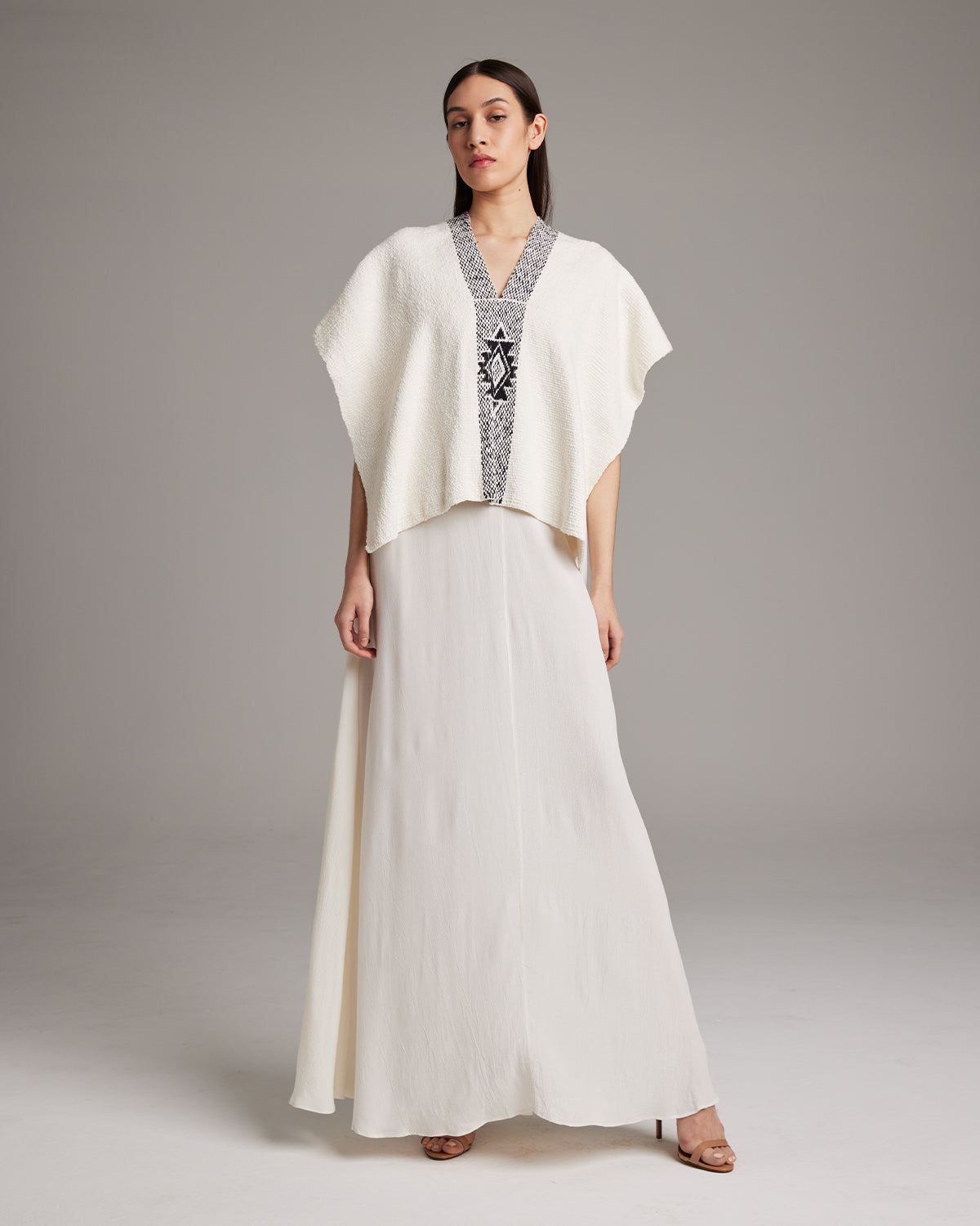 Model wearing Manta Estrella in Textured Cotton, showcasing the design and fit.