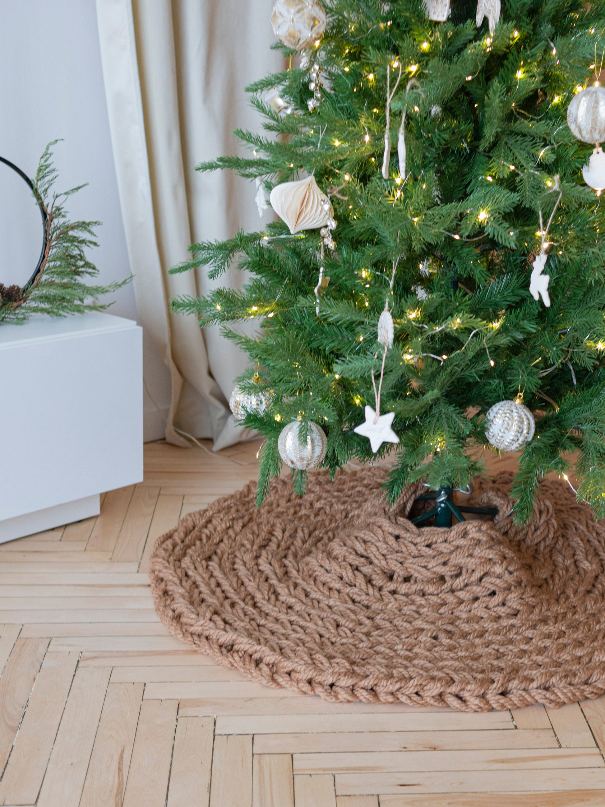 Vintage Christmas tree skirt Anzy Home