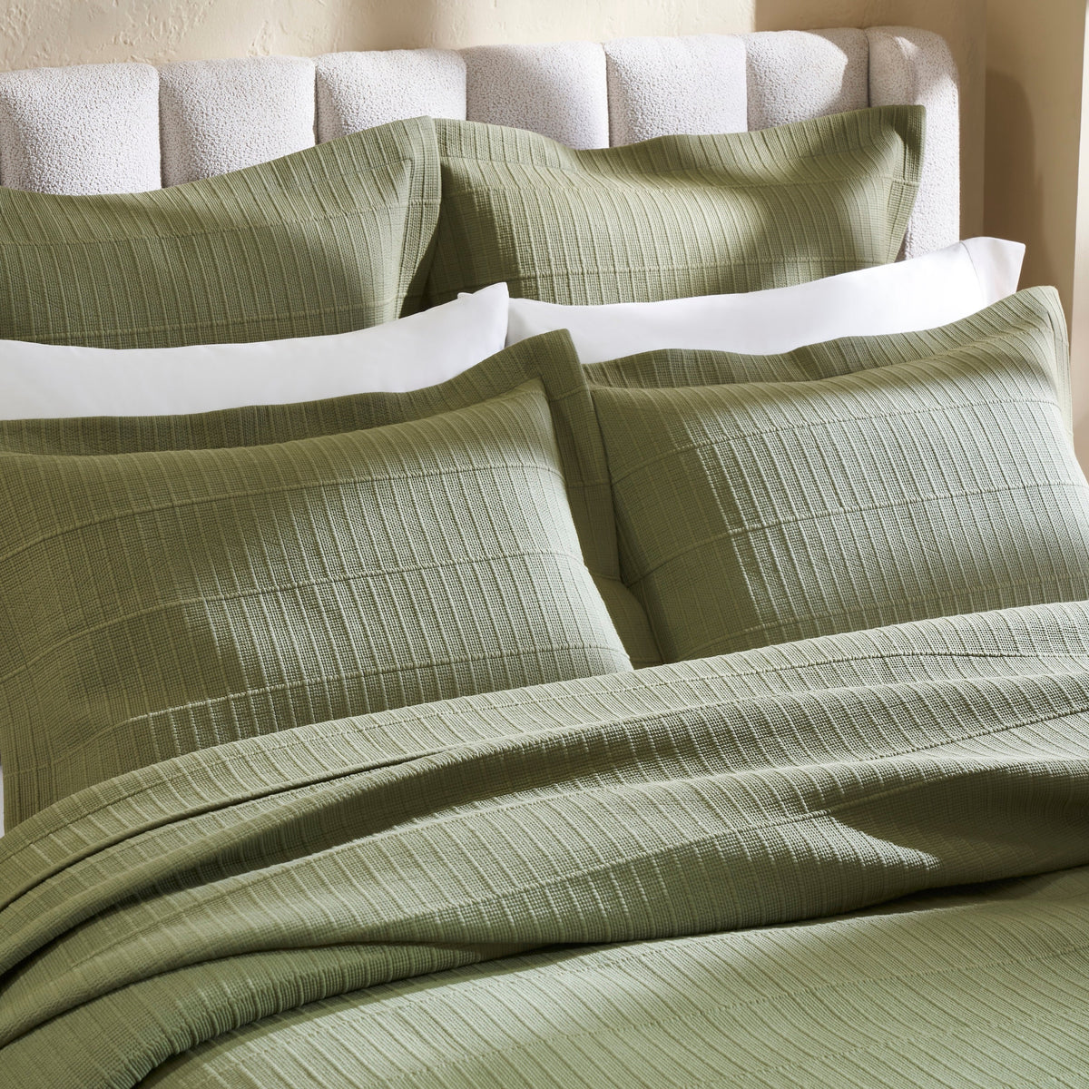 CL-268-X_2|Lush green textured coverlet with matching pillows on a bed. Elegant, soft fabric for a cozy, complete bed ensemble, enhancing bedroom style.