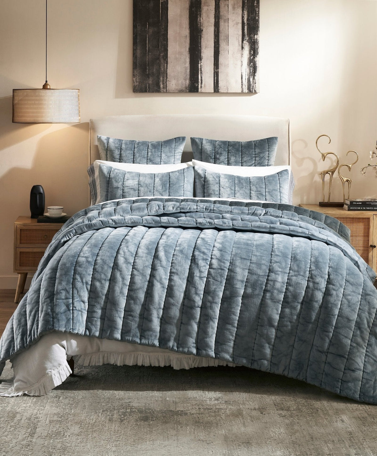 QT-360-9496_1|Luxurious blue velvet quilted bedspread, offering plush comfort and sophisticated elegance for a serene bedroom aesthetic.
