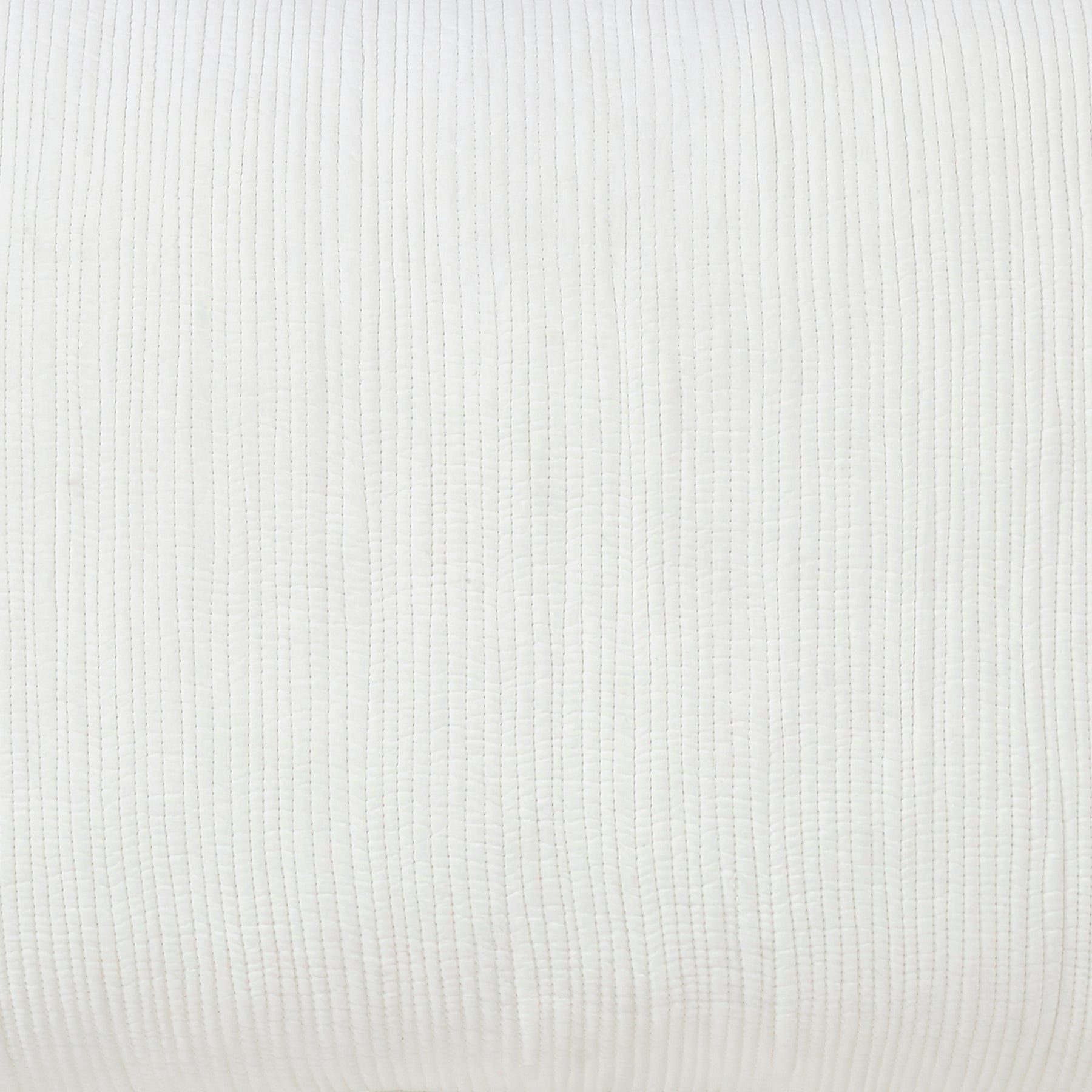 ES-158-2626-LOT1_2|Close-up of white coverlet fabric with fine vertical rib texture, subtle stitching creating a refined, elegant pattern.