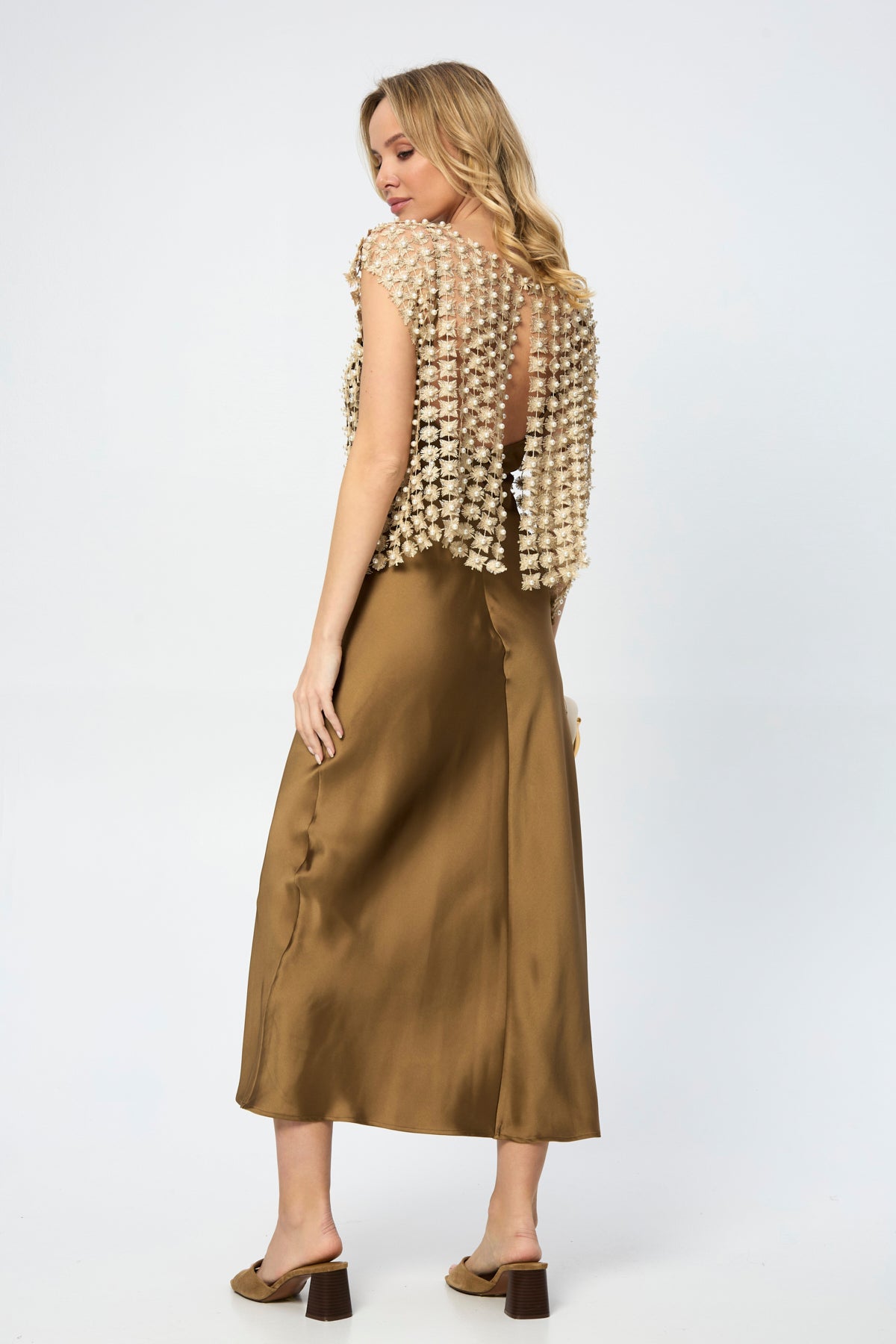 Floral Shell Pearl Capelet - Linen