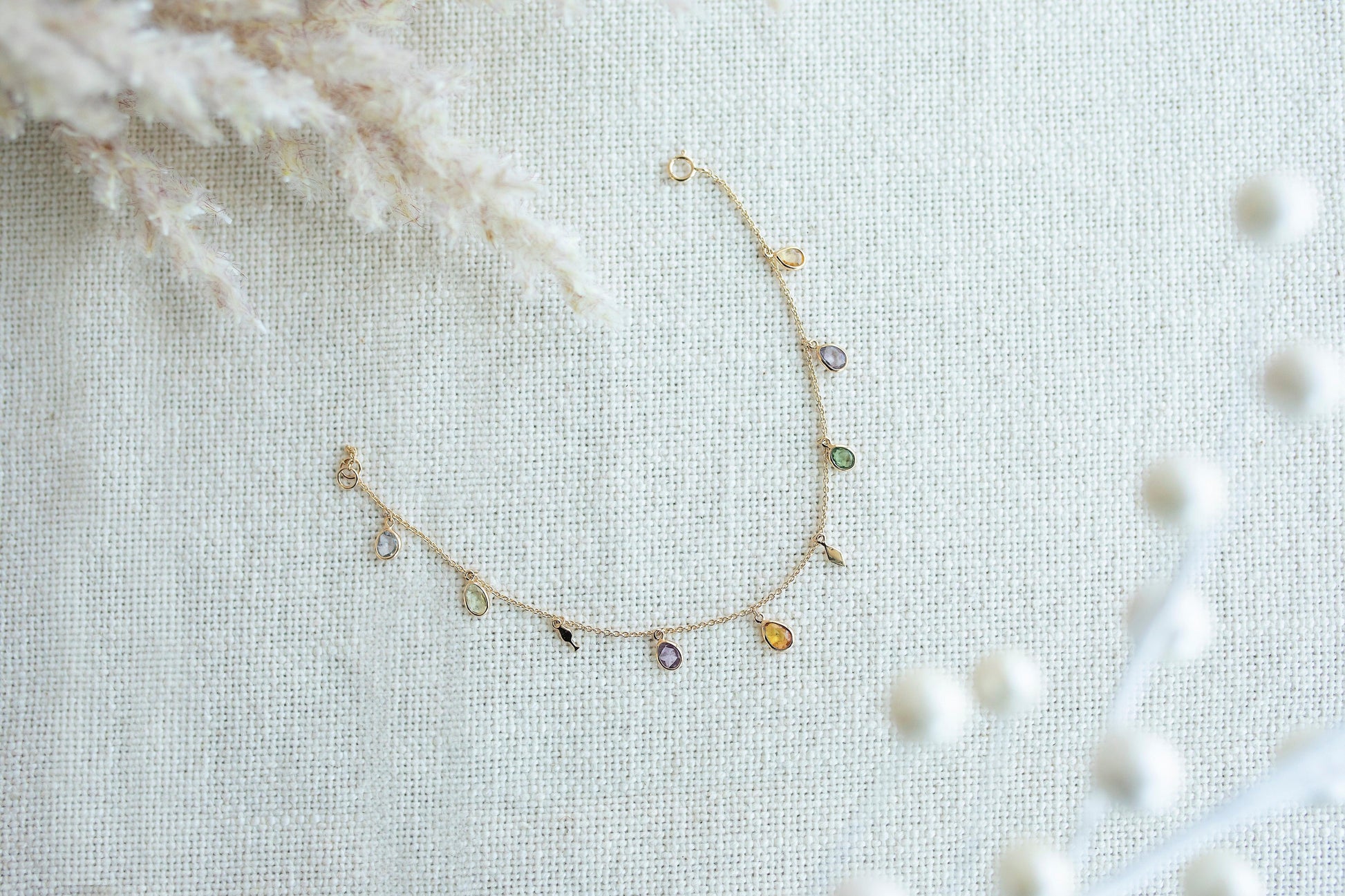Zuvan Bracelet minimal everyday fine jewelry in solid gold and sterling 925 silver with natural gemstones.